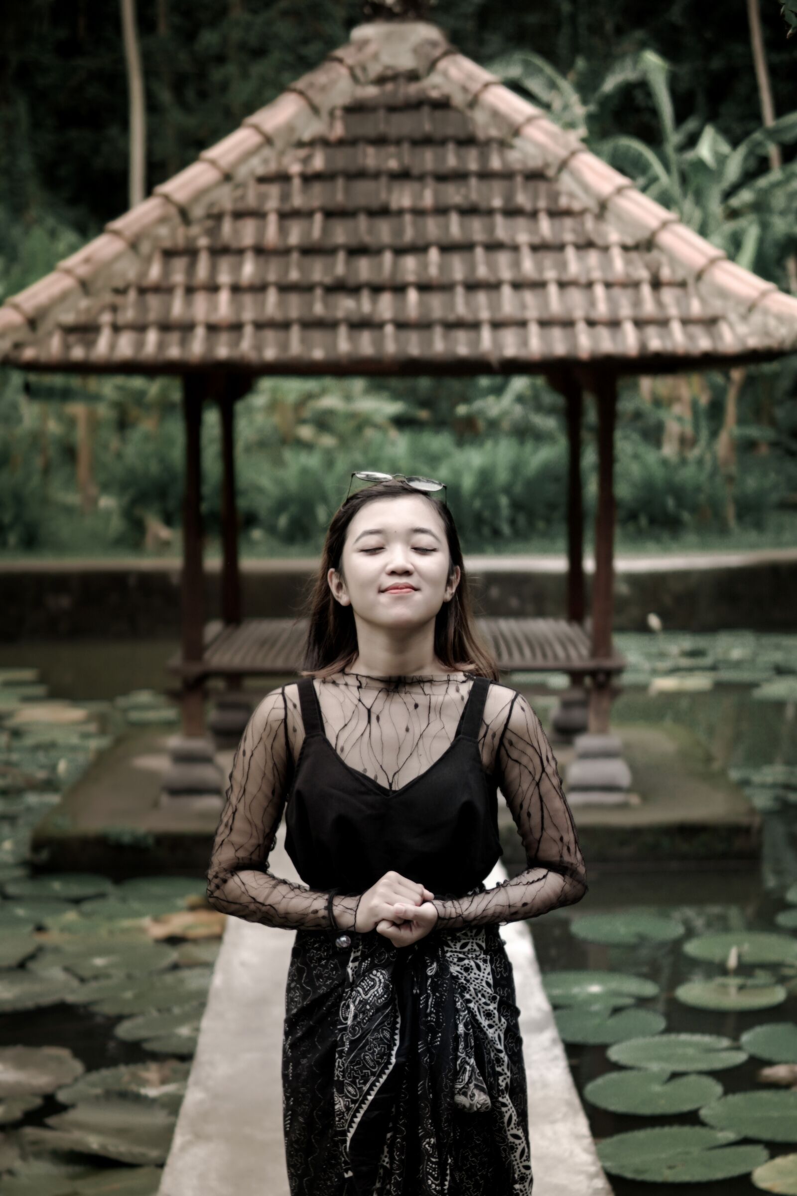 30mm F1.4 DC DN | Contemporary 016 sample photo. Women, nature, girl photography