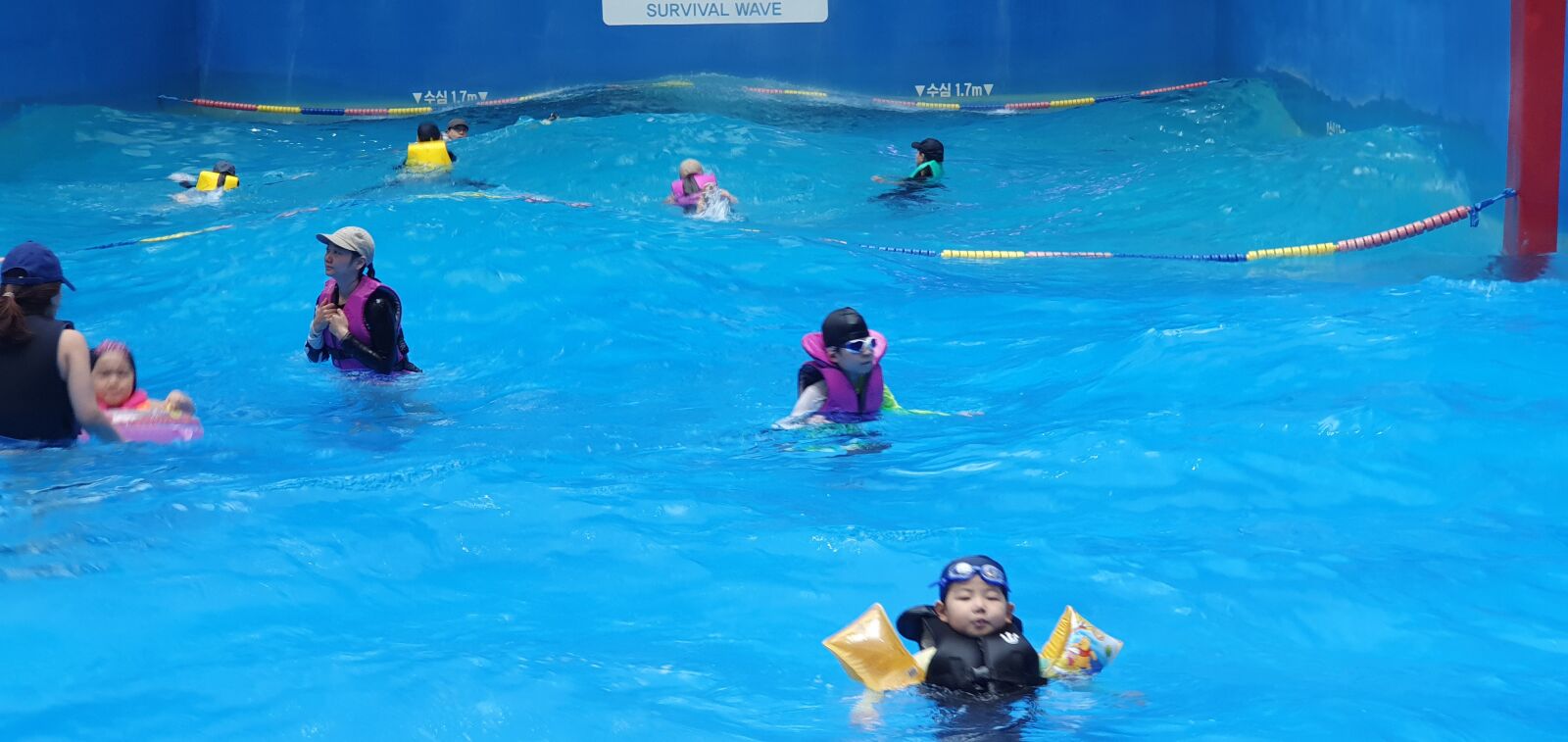Samsung Galaxy S10 sample photo. Swimming pool, indoor swimming photography