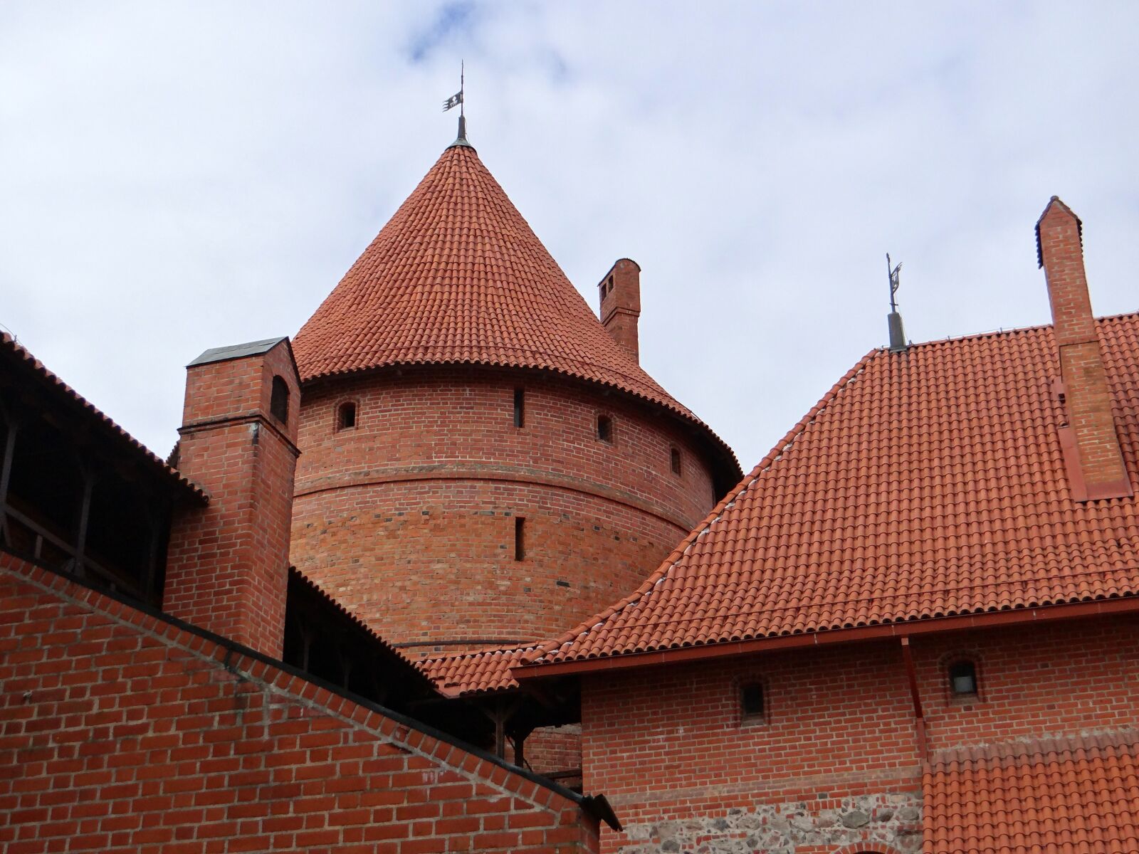 Sony DSC-HX200V sample photo. Trakai, castle, brick photography