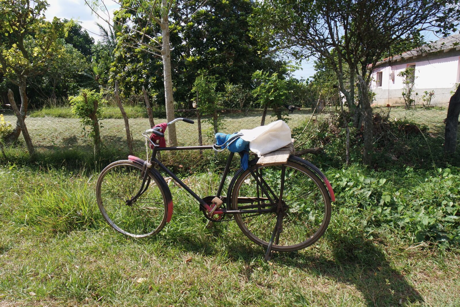 Samsung NX mini sample photo. Bicycle, poor, countryside photography