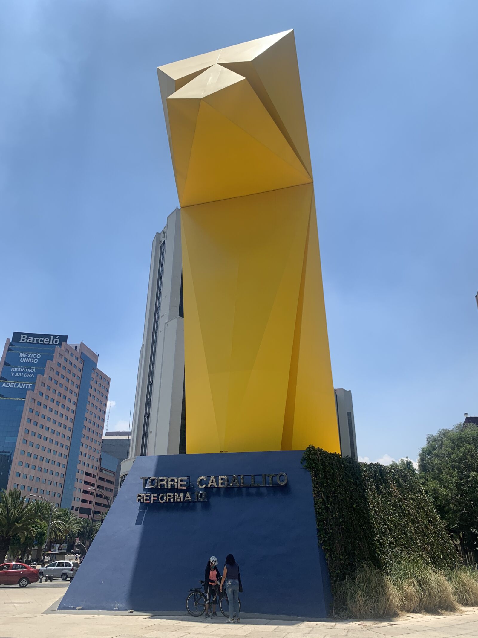 iPhone XS Max back dual camera 4.25mm f/1.8 sample photo. Caballito, escultura, mexico photography
