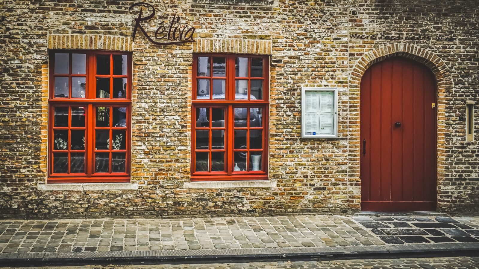 Nikon D3300 sample photo. Facade, restaurant, old photography