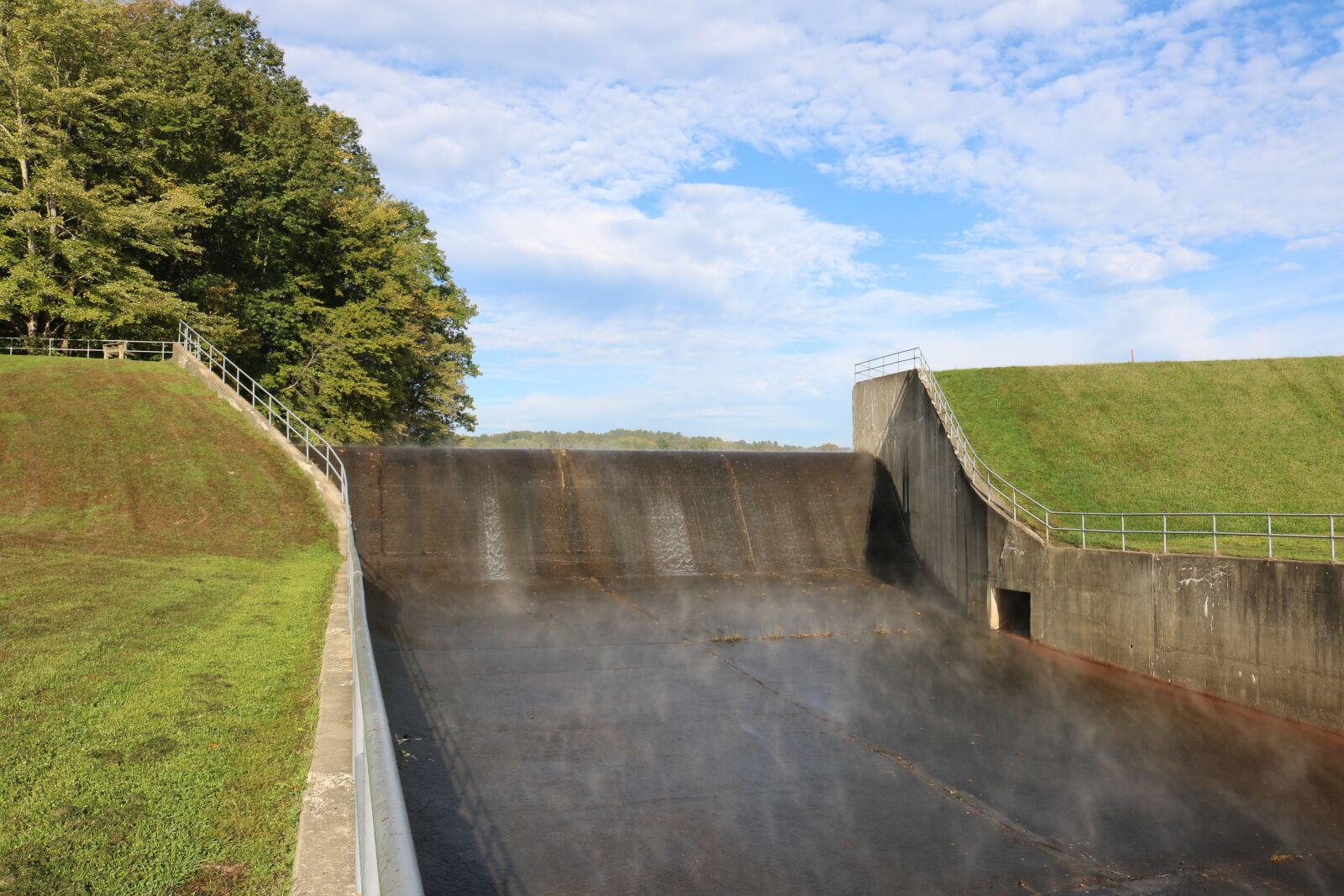 Canon EOS 750D (EOS Rebel T6i / EOS Kiss X8i) sample photo. Dam, spillway, lake photography