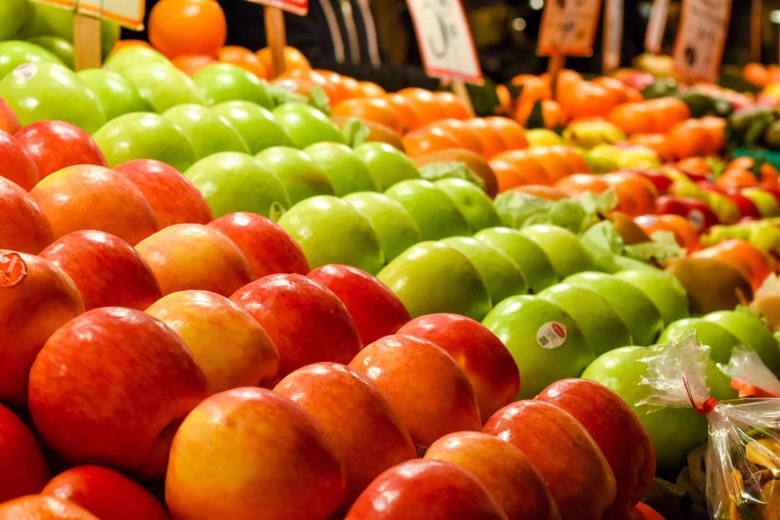 Nikon D7200 sample photo. Apples, market, seattle photography
