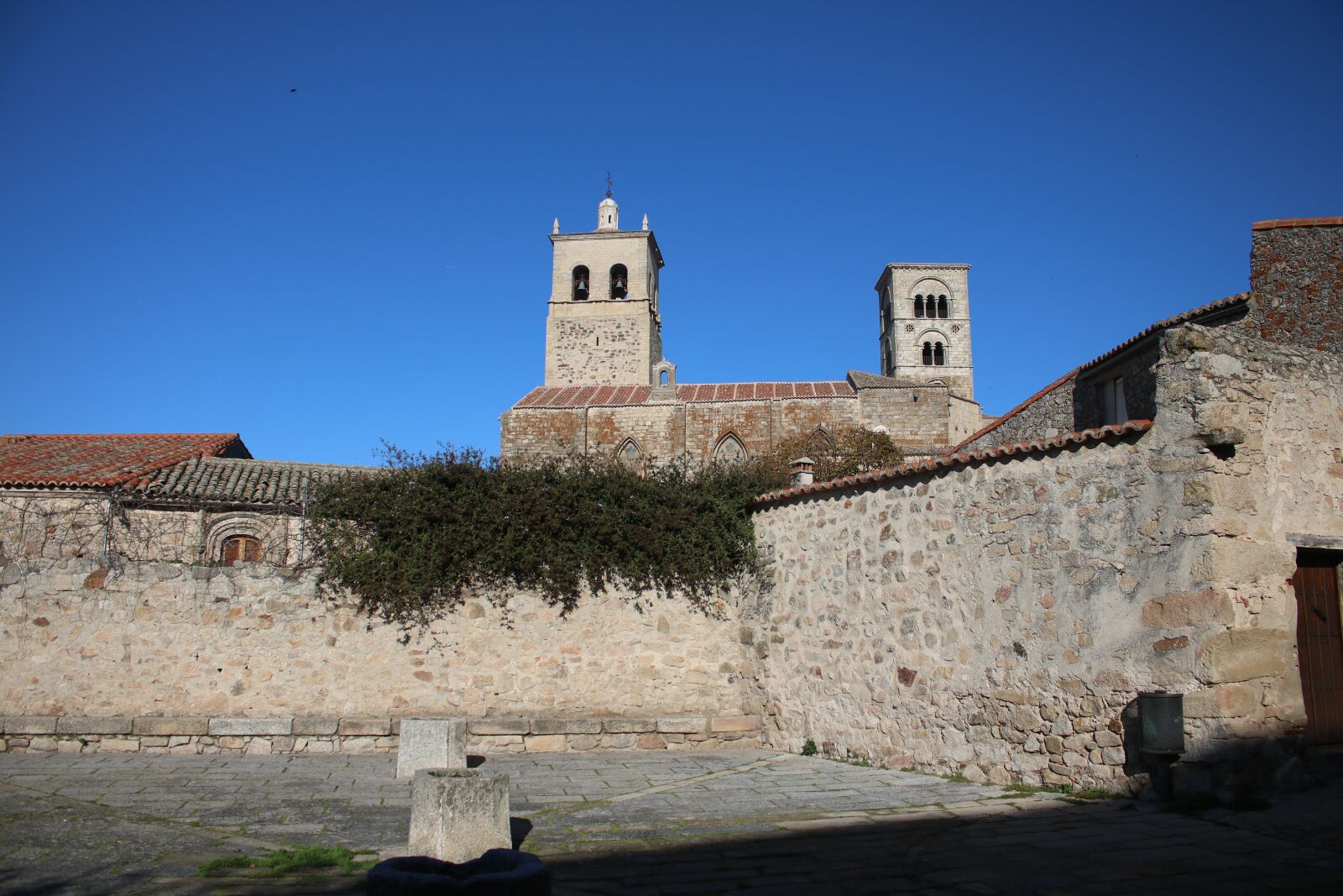 Canon EOS 750D (EOS Rebel T6i / EOS Kiss X8i) sample photo. Trujillo, torres, church photography
