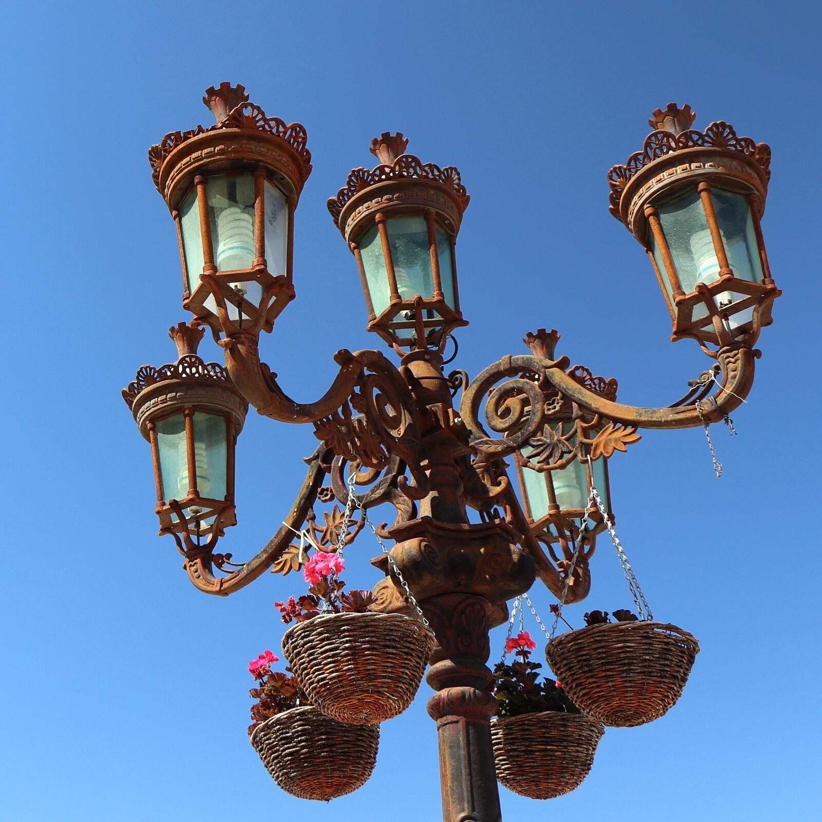 Canon EOS 77D (EOS 9000D / EOS 770D) sample photo. Street lamp, lamppost, streetlight photography