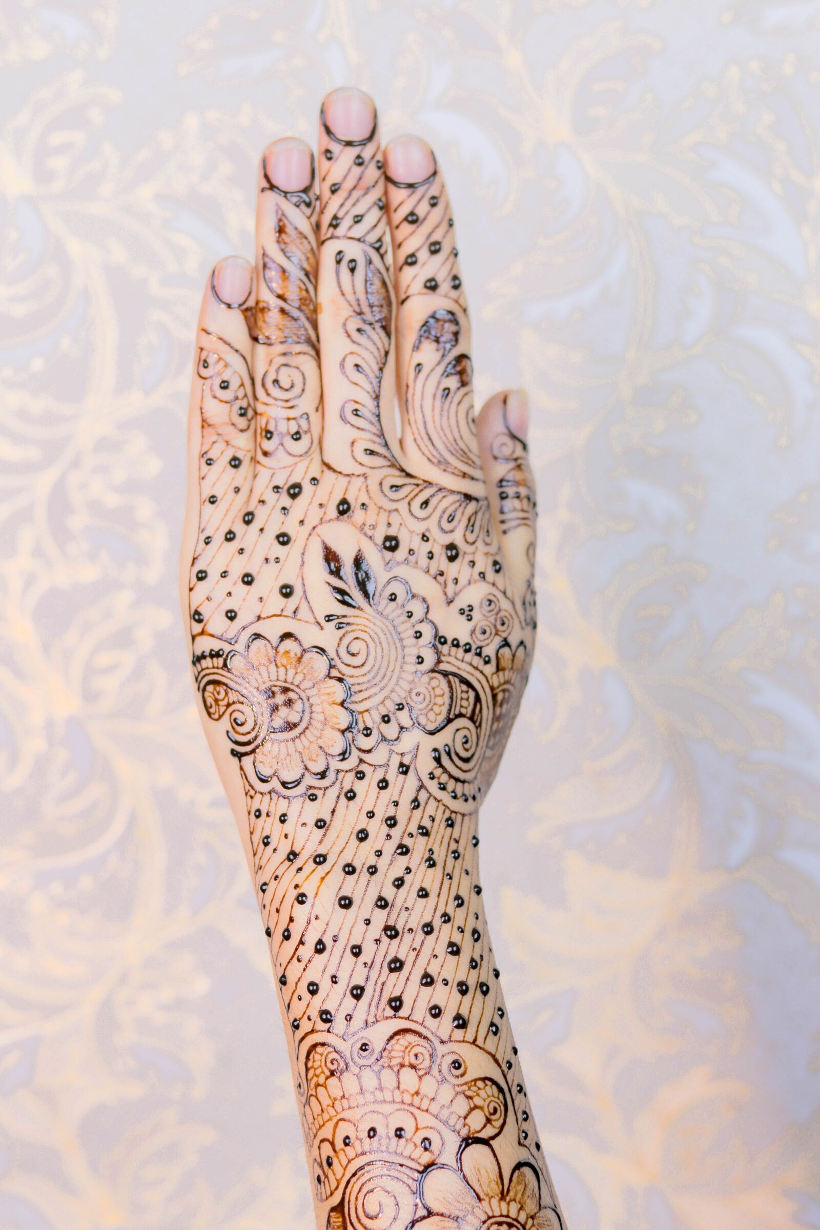 Canon EOS 80D + Canon EF 50mm F1.8 STM sample photo. Henna, bride, wedding photography