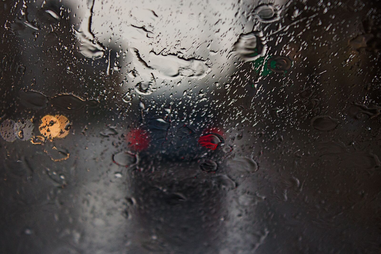 Canon EOS 600D (Rebel EOS T3i / EOS Kiss X5) sample photo. Car, glass, rain photography
