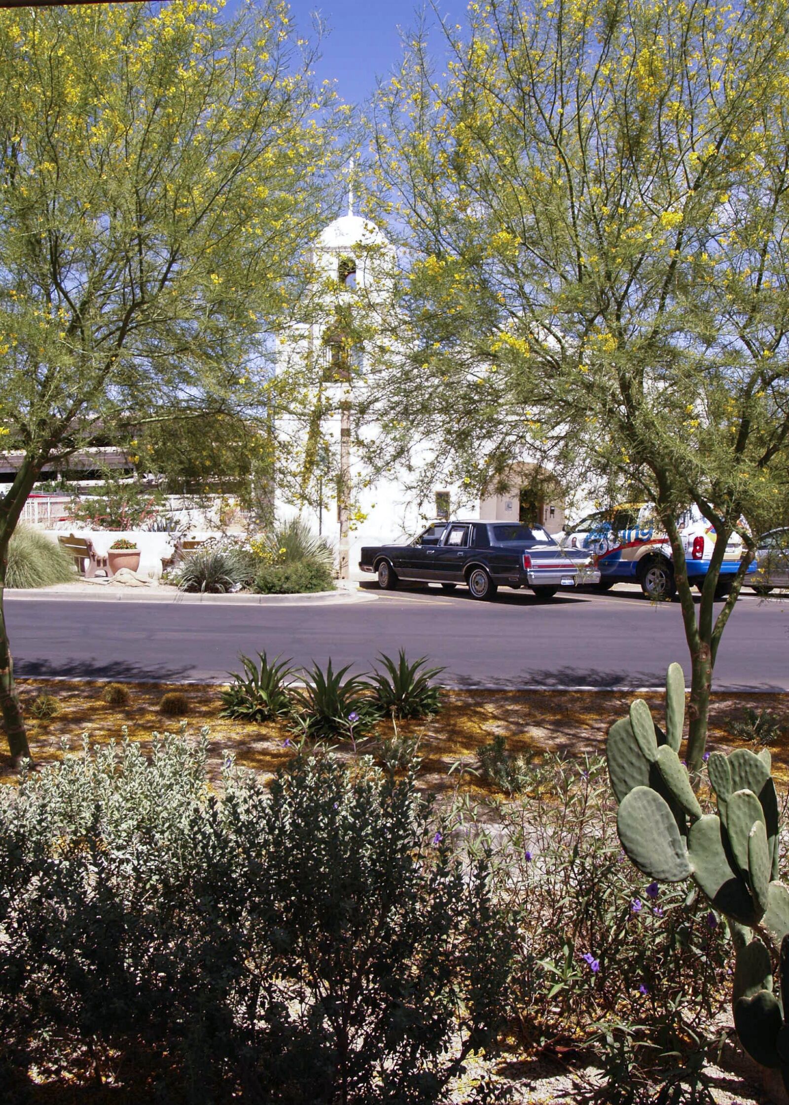 Olympus E-330 (EVOLT E-330) sample photo. Taco, market place, church photography