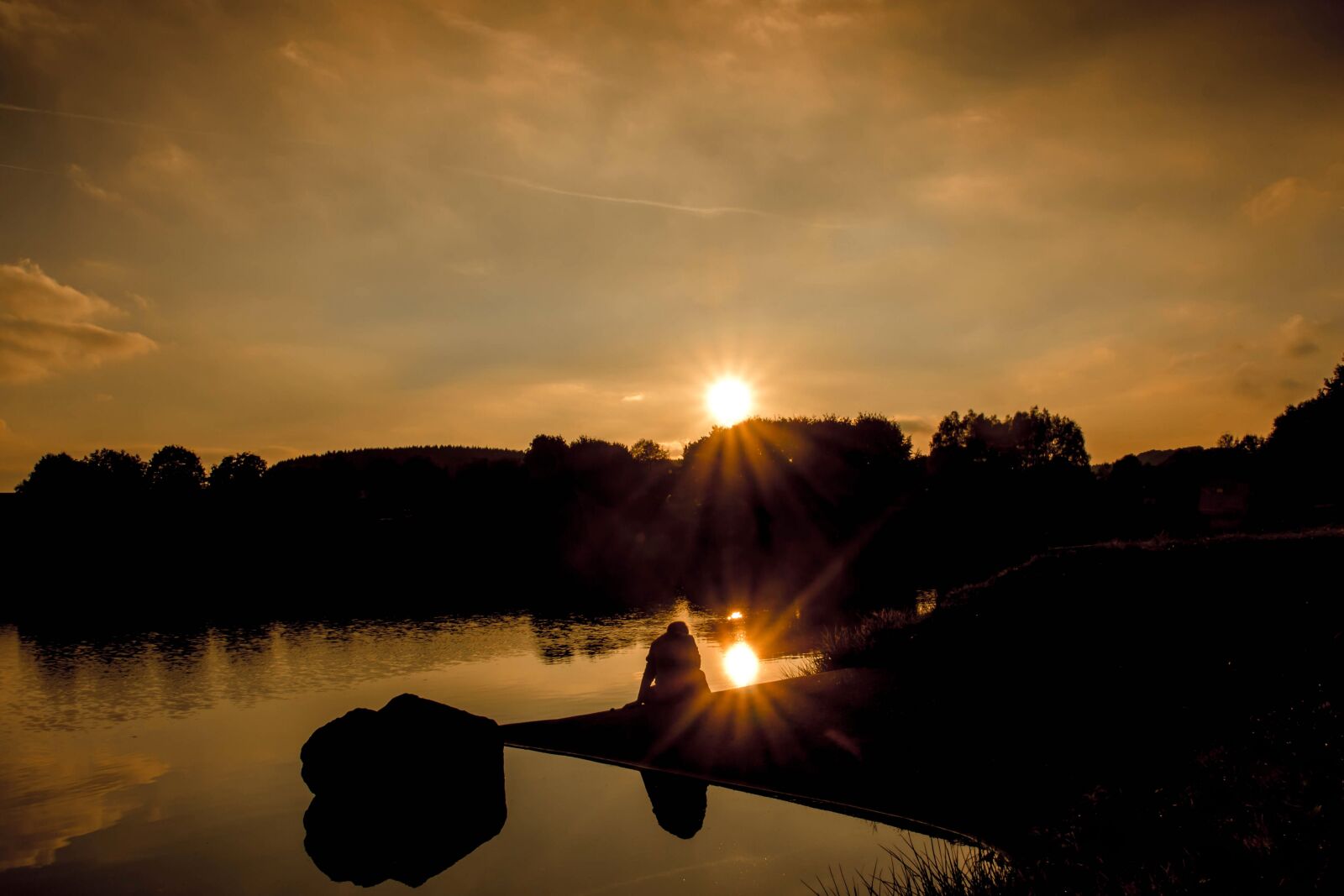 Canon EOS 650D (EOS Rebel T4i / EOS Kiss X6i) sample photo. Sunset, sun, rays photography