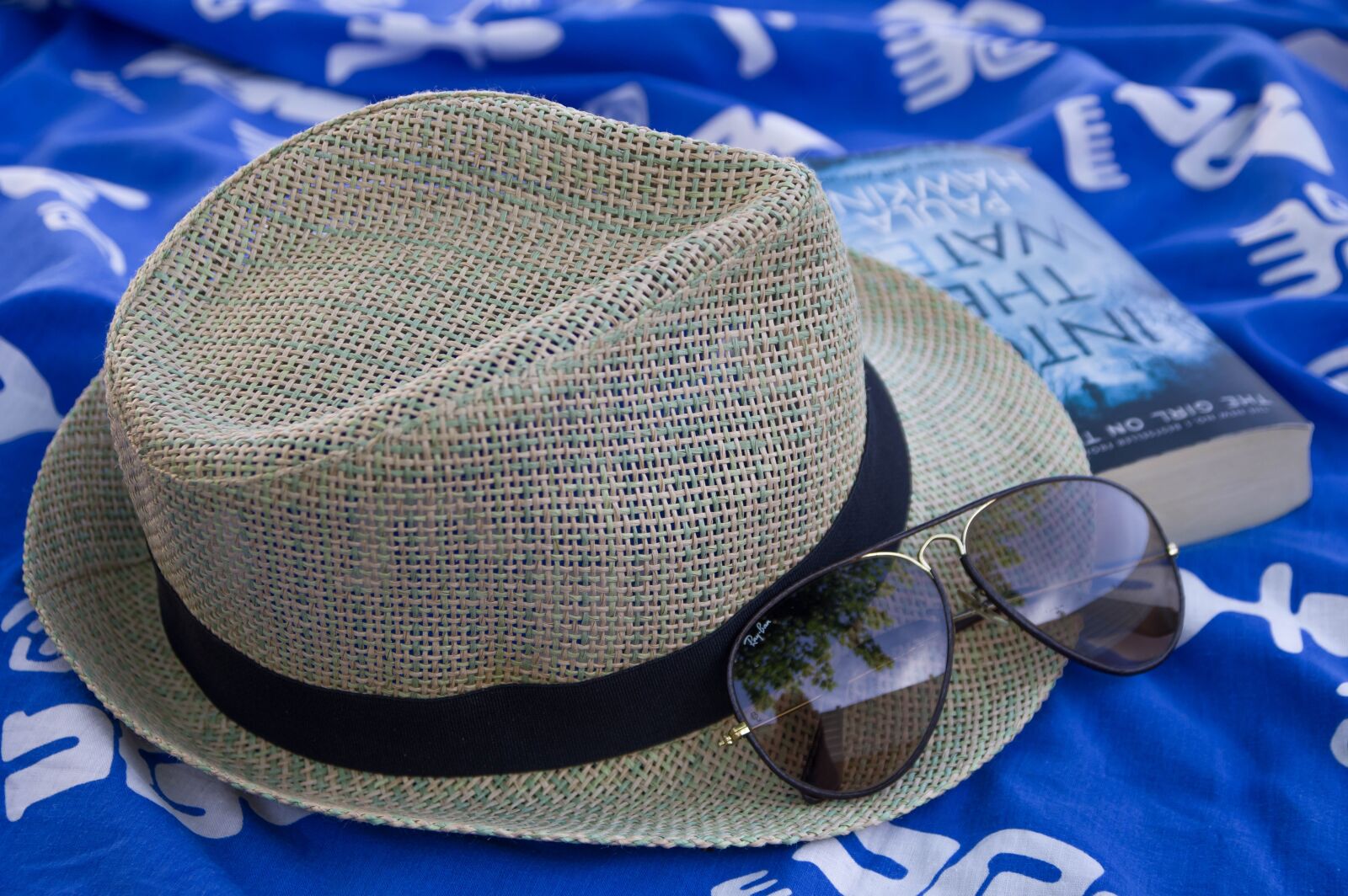 Pentax KP sample photo. Pareo, straw hat, sunglasses photography