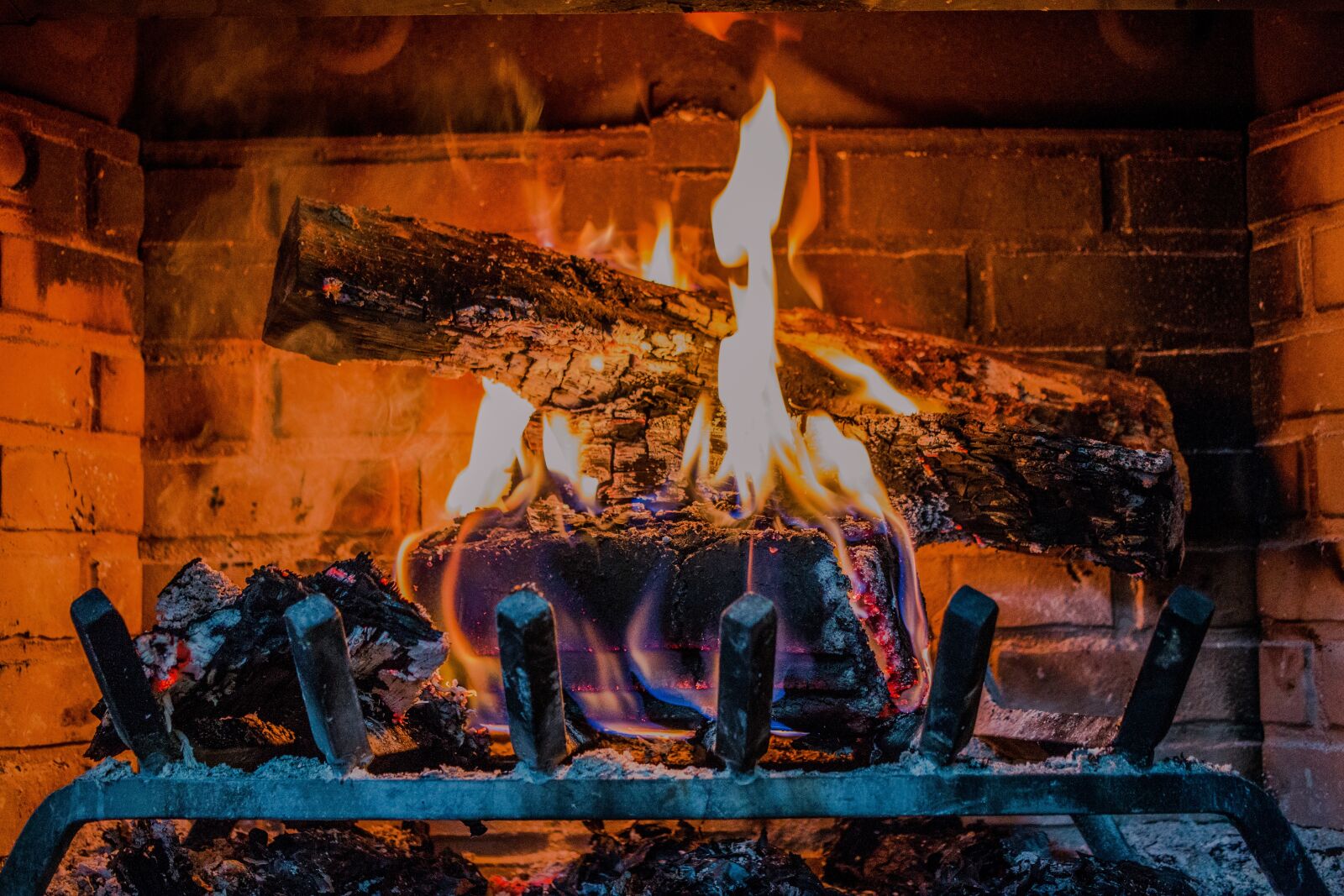 Canon EF-S 35mm F2.8 Macro IS STM sample photo. Fireplace, fire, wood photography