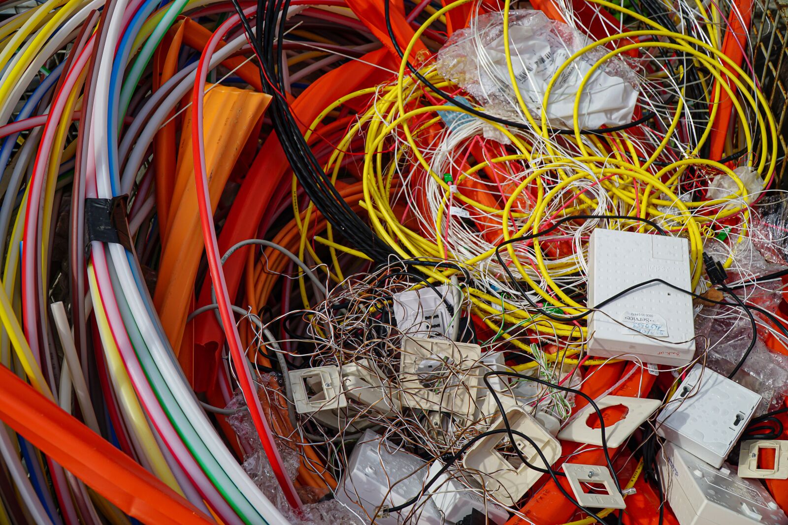 Sony a6000 + Sony E PZ 18-105mm F4 G OSS sample photo. E waste, cable, colorful photography