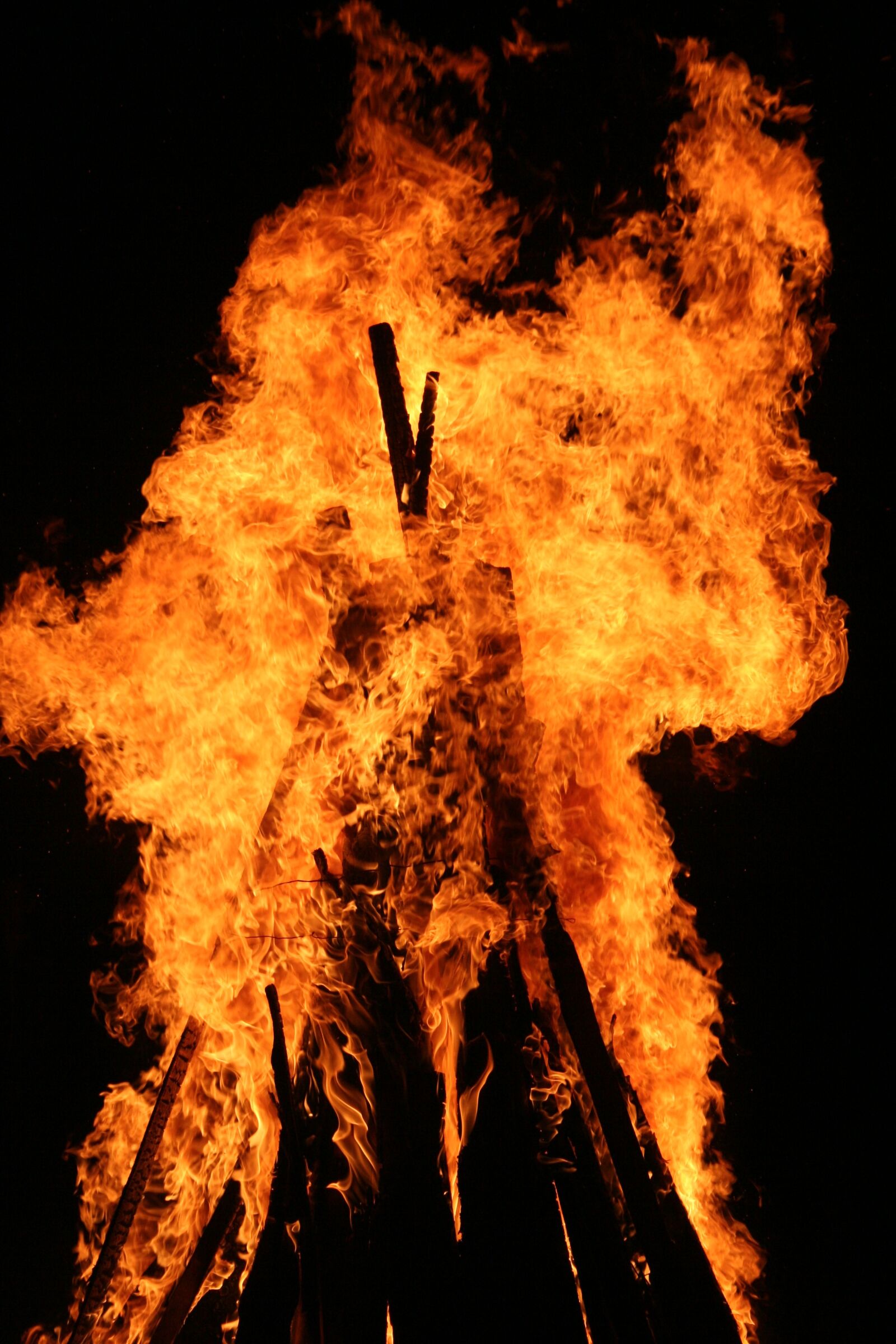 Canon EOS 350D (EOS Digital Rebel XT / EOS Kiss Digital N) sample photo. Fire, light, flames photography