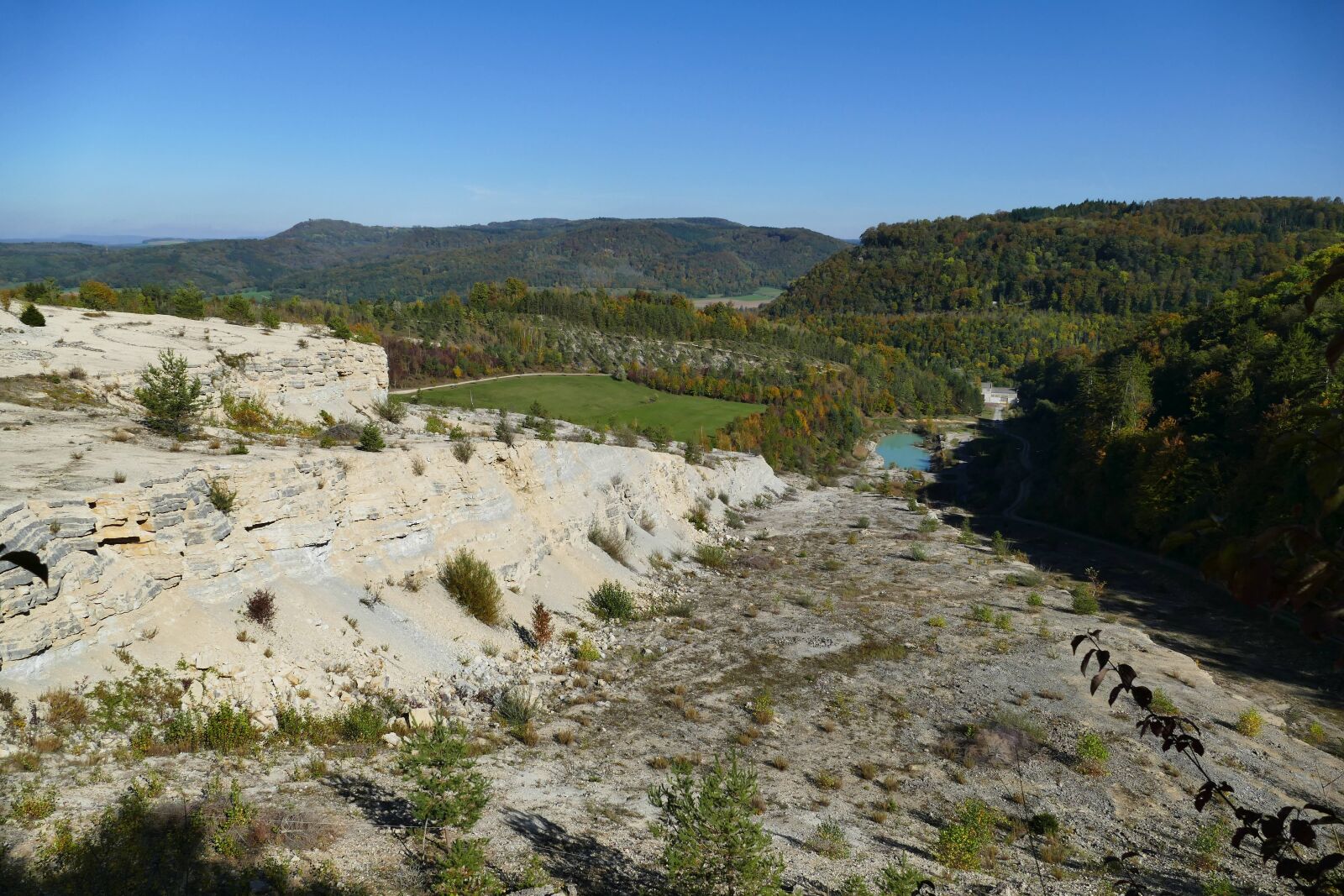 Panasonic Lumix DMC-FZ1000 sample photo. Autumn, nature, quarry photography