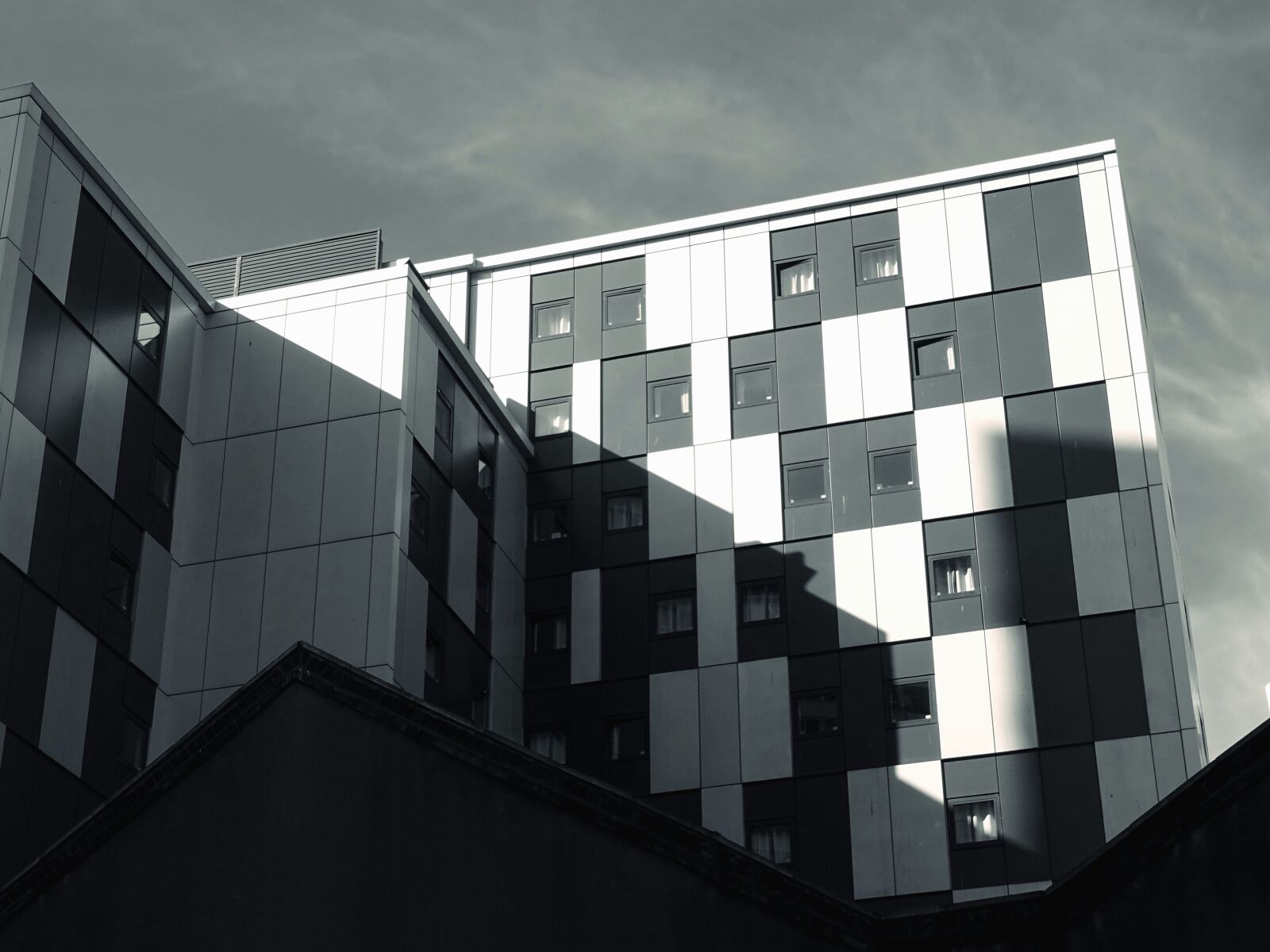 Sony DSC-HX60 sample photo. Exterior, urban, windows, architecture photography