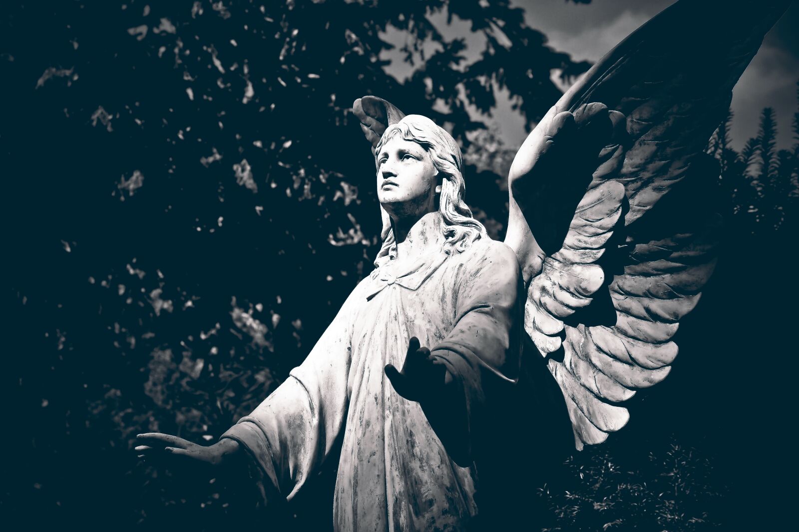 Olympus OM-D E-M10 sample photo. Cemetery, grave, tombstone photography