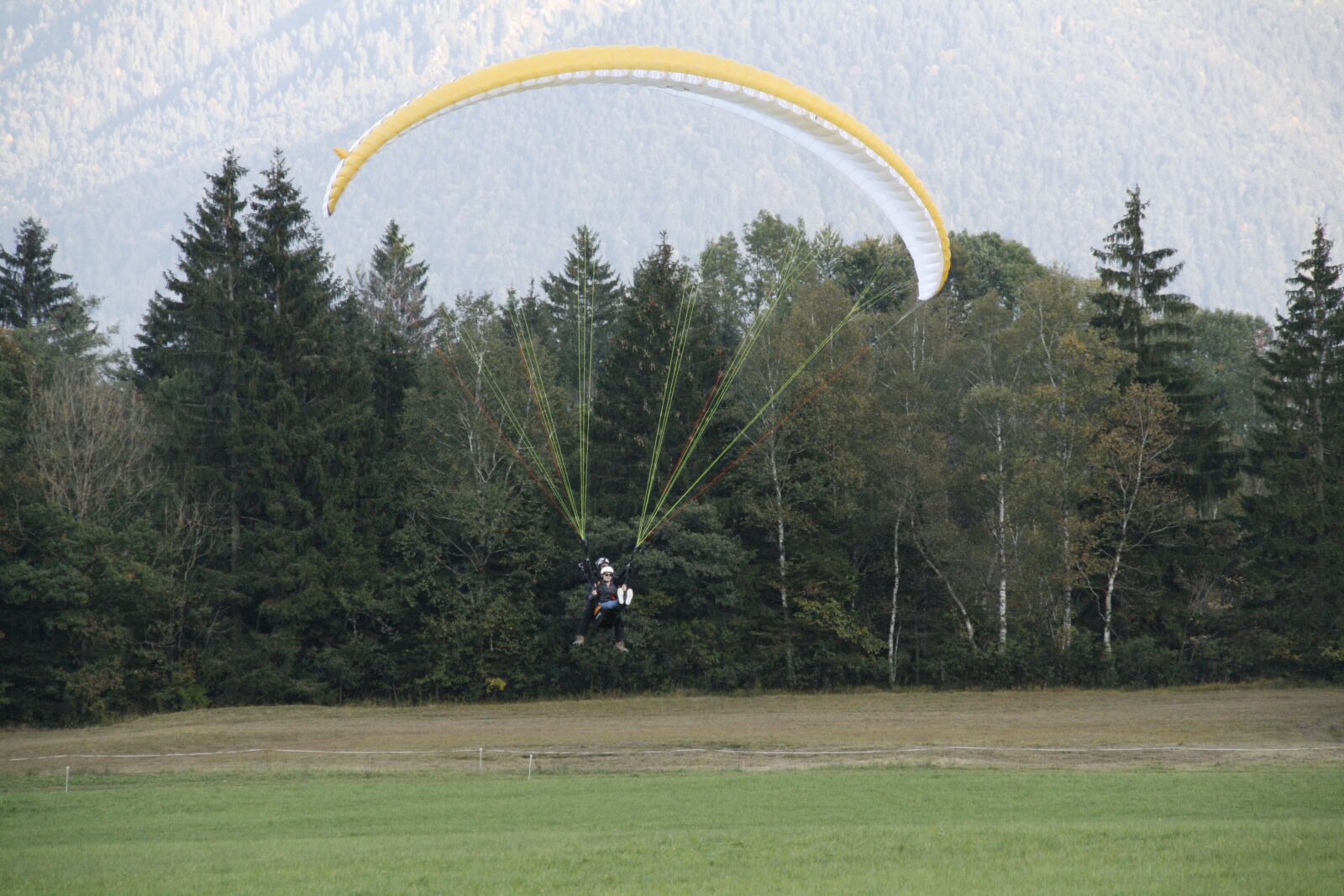 Canon EOS 400D (EOS Digital Rebel XTi / EOS Kiss Digital X) sample photo. Tandem jump, paragliding, tandem photography