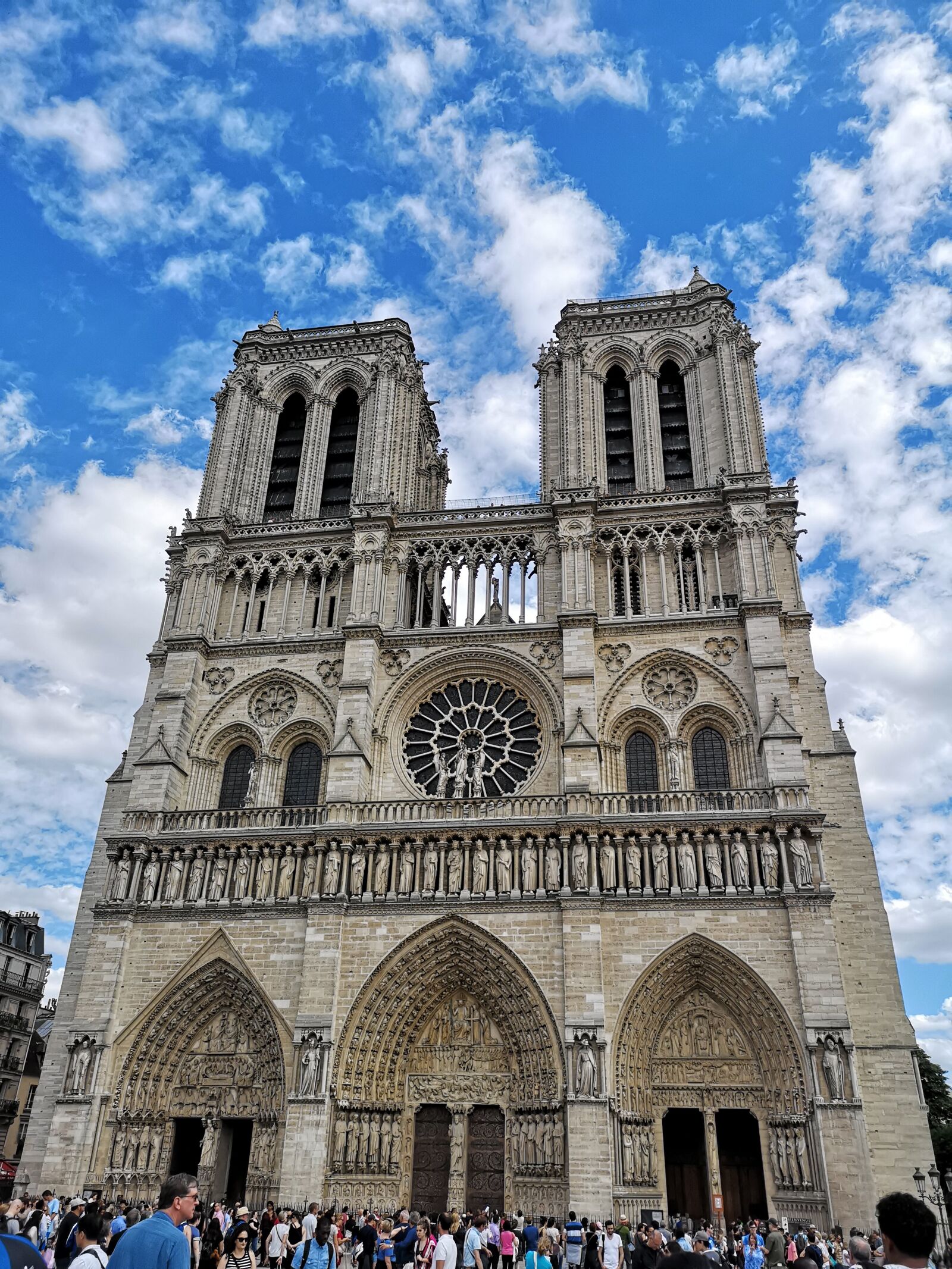 HUAWEI P20 Pro sample photo. Notre dame de photography