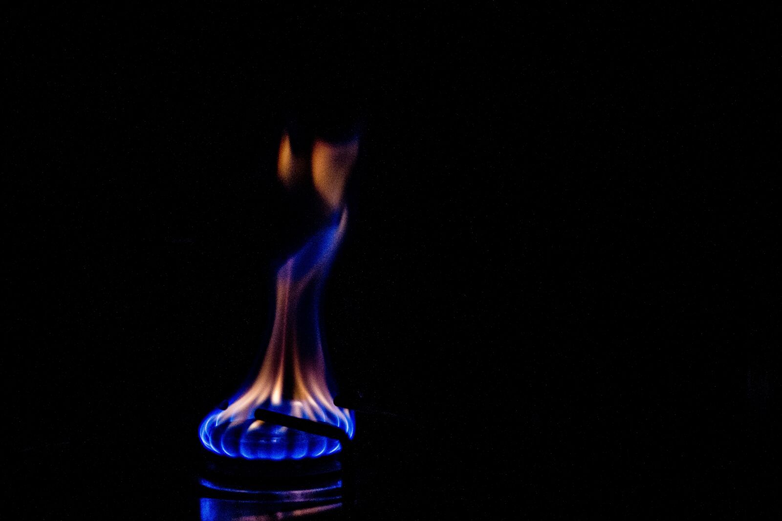 Canon EOS 600D (Rebel EOS T3i / EOS Kiss X5) sample photo. Fire, flame, gas photography