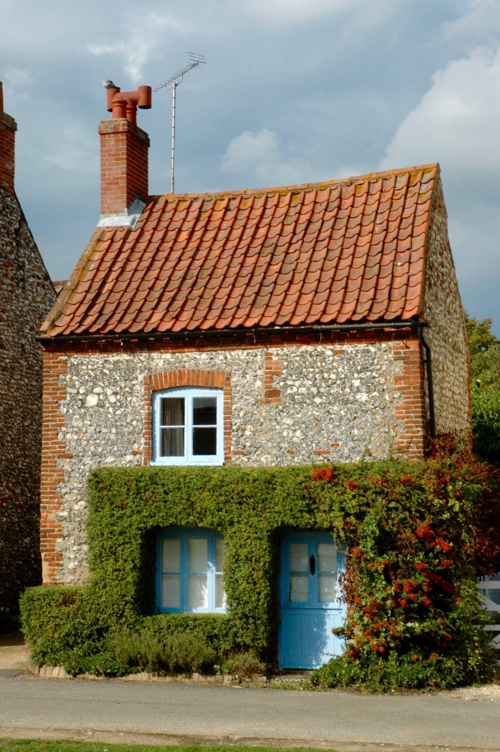 Nikon D70 sample photo. House, small, cottage photography