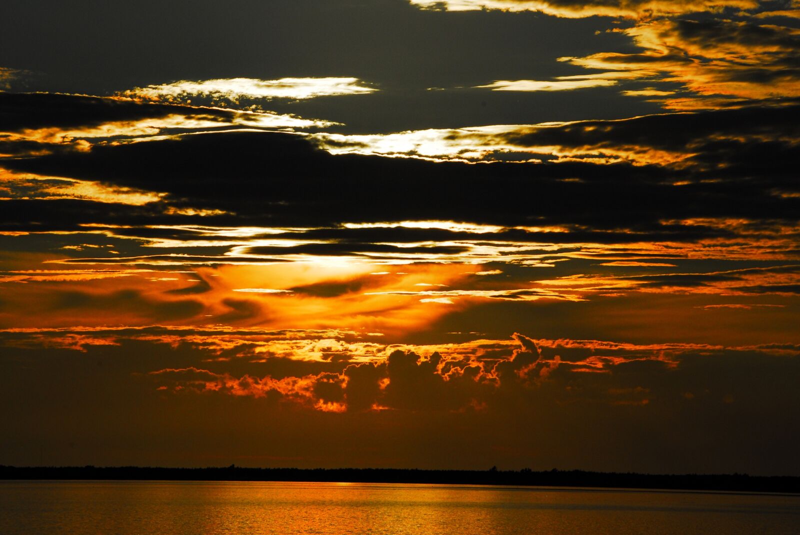 Nikon D200 sample photo. Sunset, golden, clouds photography
