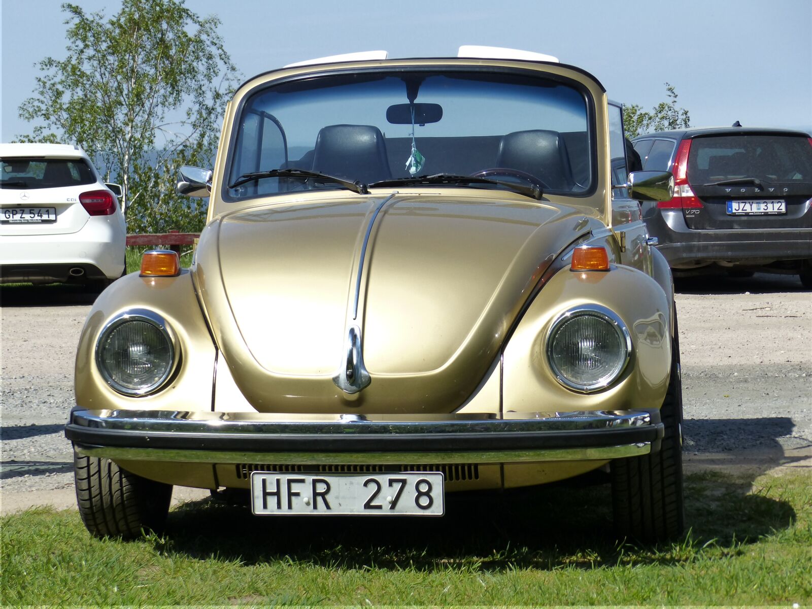 Panasonic Lumix DMC-FZ200 sample photo. Volkswagen, car, gold photography