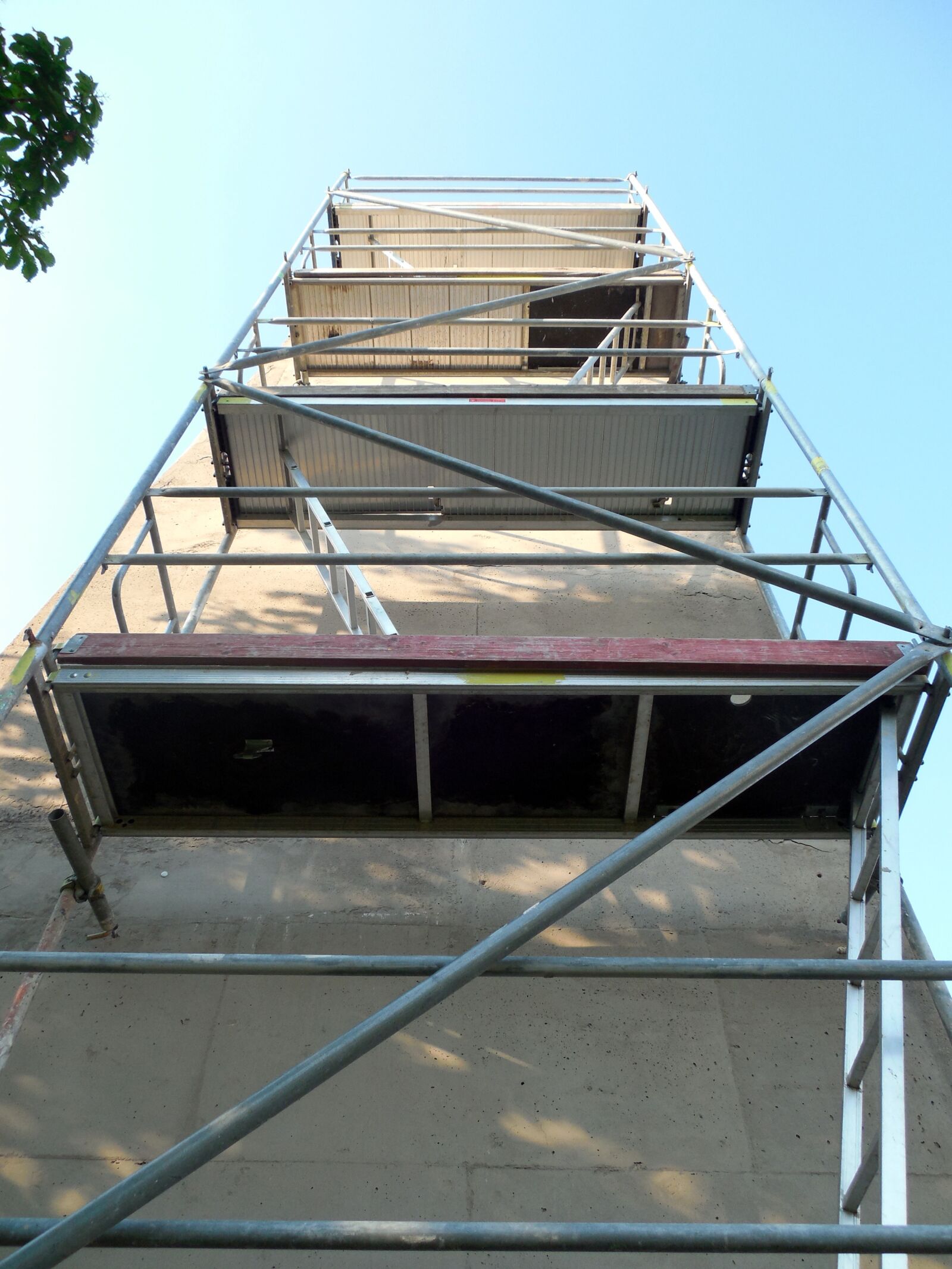 Nikon COOLPIX L620 sample photo. Scaffolding, scaffold, site photography