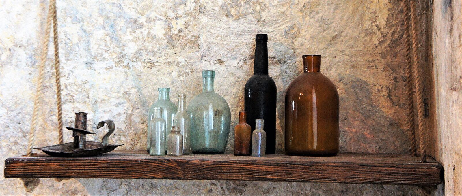 Sony Alpha NEX-3 + Sony E 18-55mm F3.5-5.6 OSS sample photo. Hanging, shelve, candlestick photography