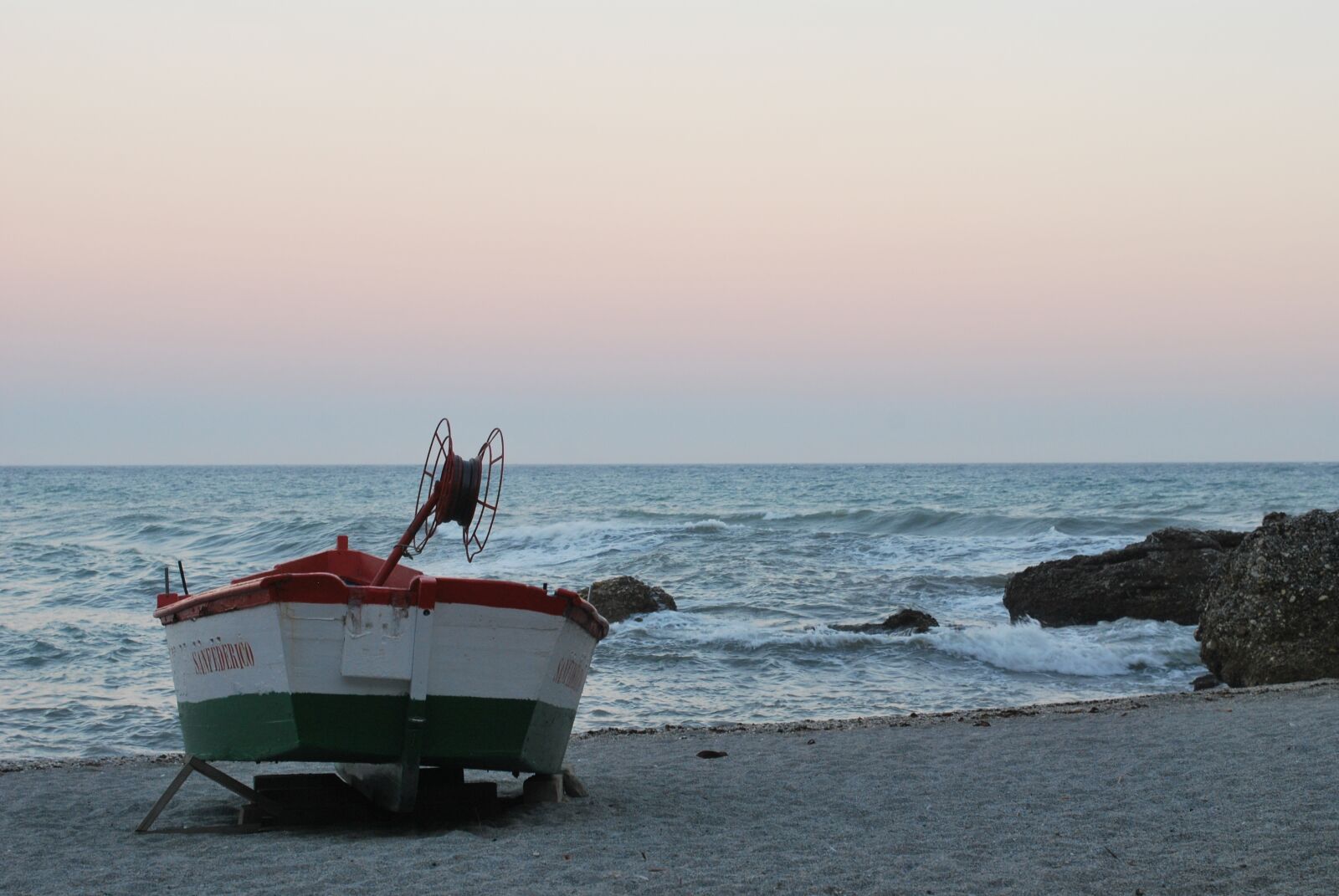 Nikon D60 sample photo. Boat, fishing, medeterrainan photography