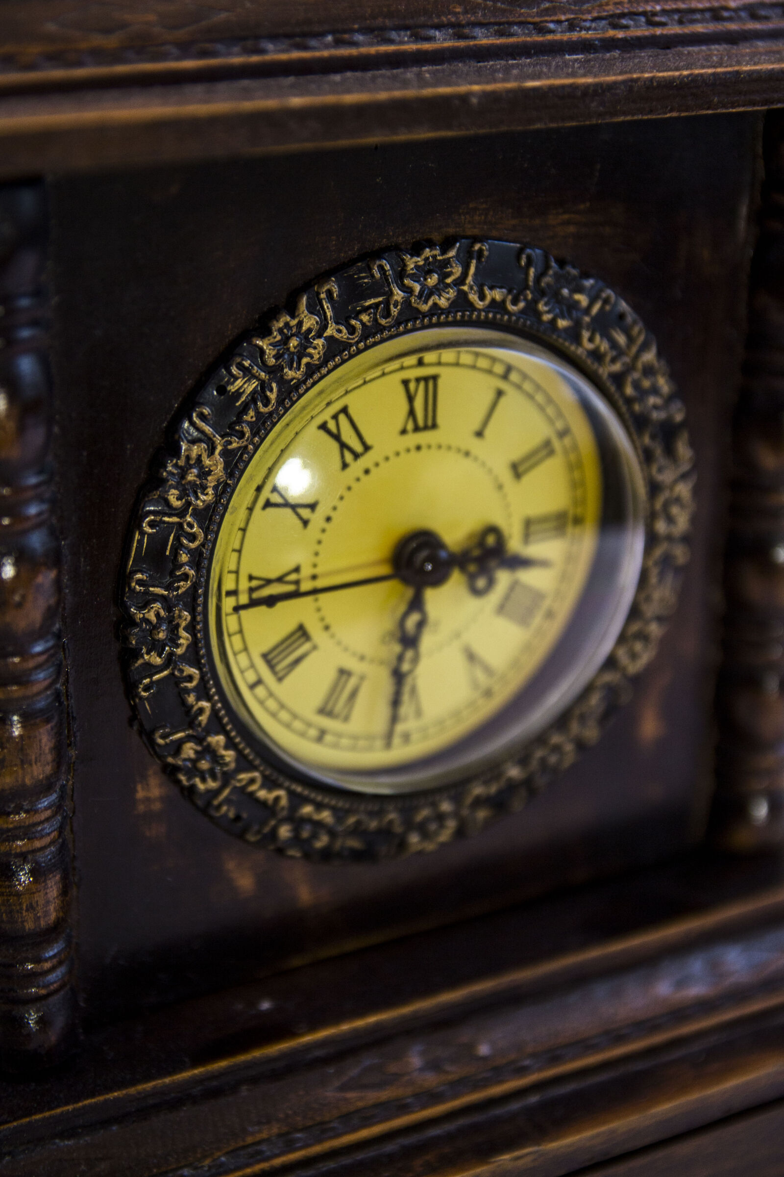 Canon EF-S 17-55mm F2.8 IS USM sample photo. Alarm, alarm, clock, clock photography