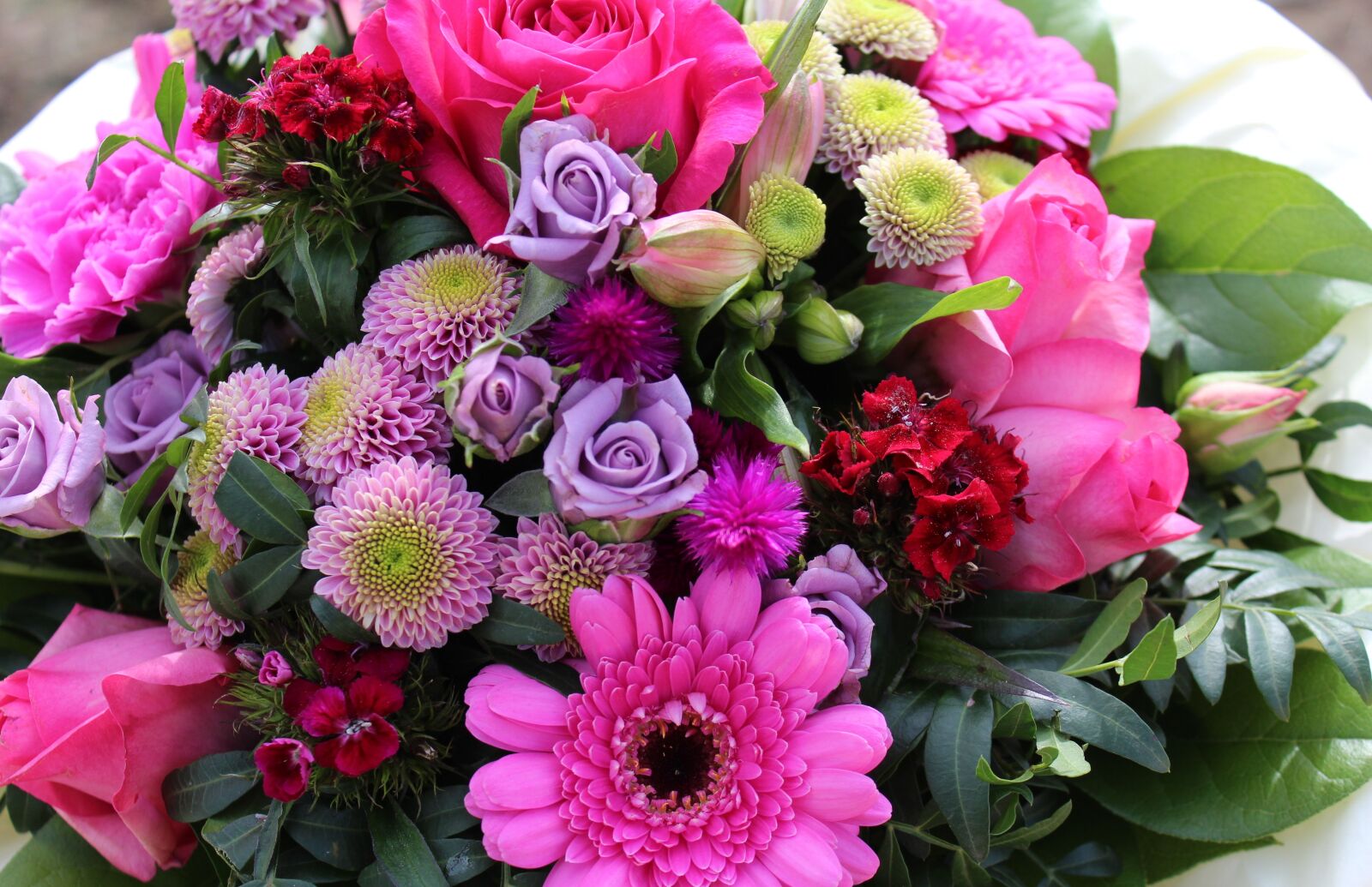 Canon EOS 1200D (EOS Rebel T5 / EOS Kiss X70 / EOS Hi) sample photo. Pink, flowers, bouquet photography