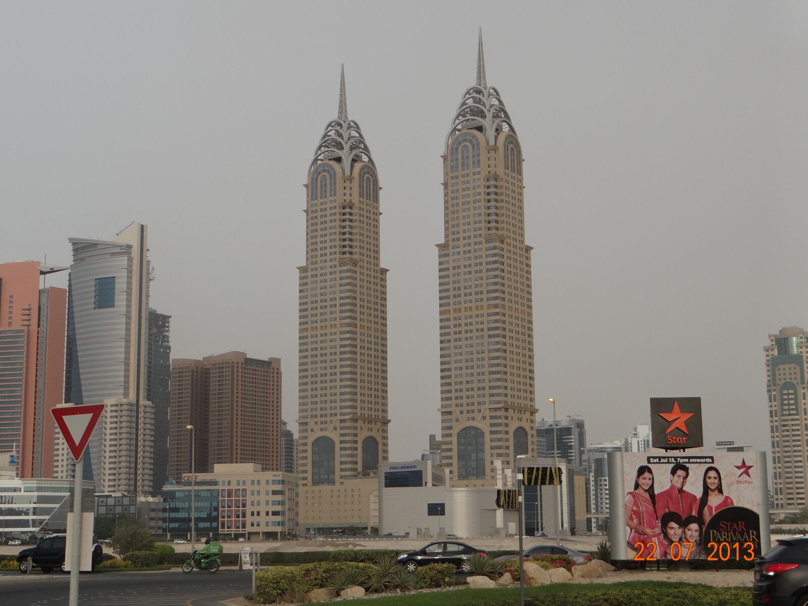 Sony DSC-HX200V sample photo. Dubai, twin towers, architecture photography