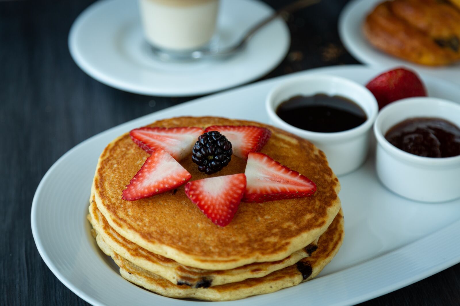 Canon EF 24-105mm F4L IS USM sample photo. Hot cakes, breakfast, sweet photography