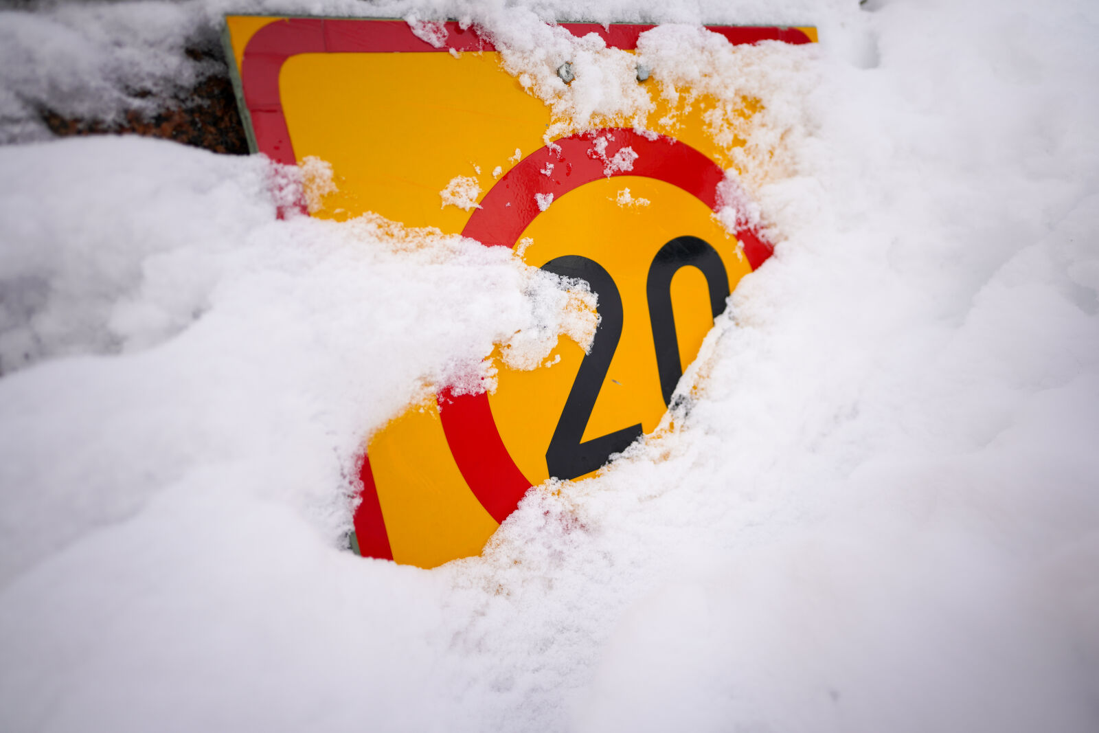 Sigma 20mm F2.0 DG DN | C sample photo. Speed limit for snow photography
