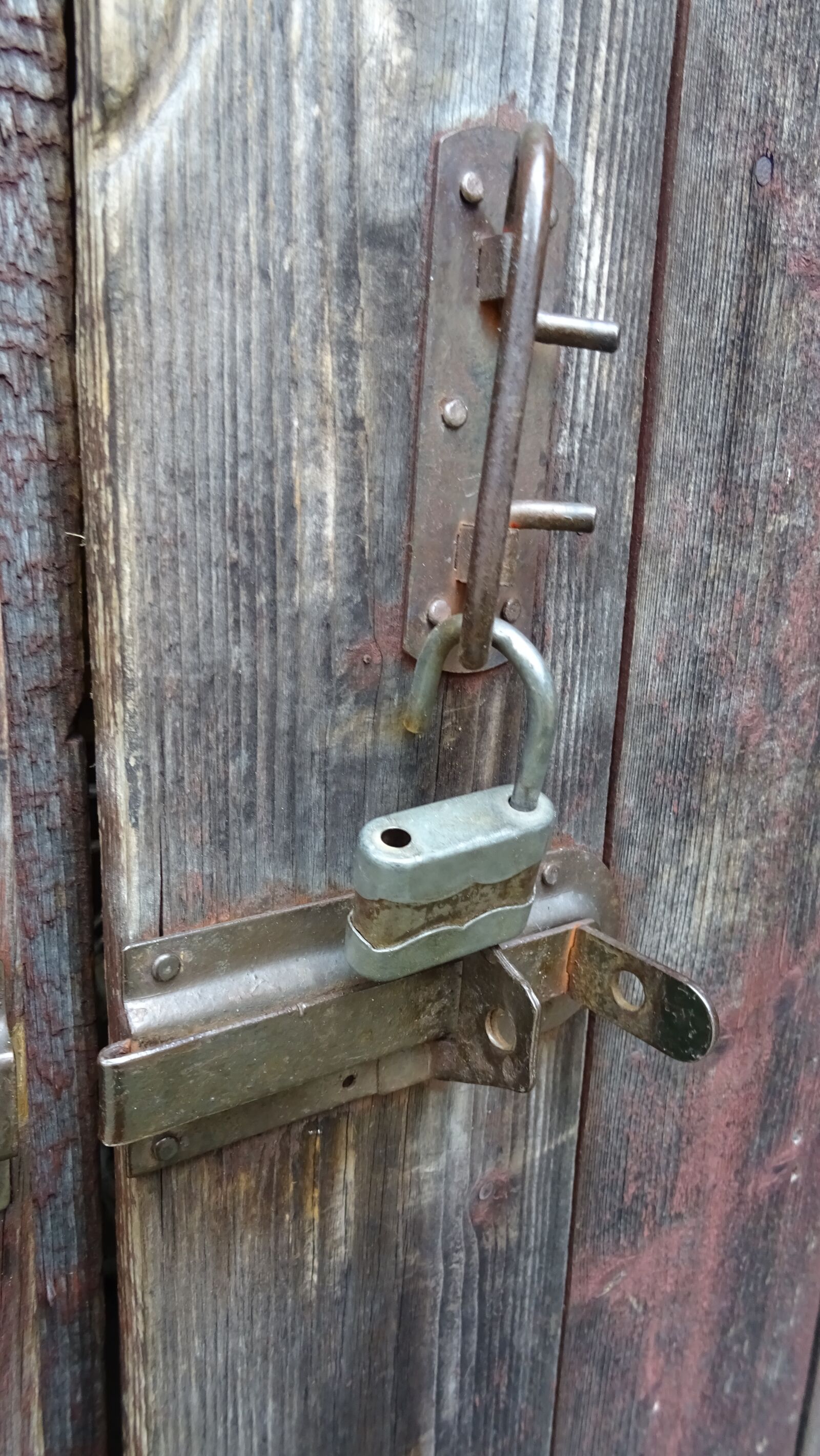Sony DSC-HX60 sample photo. Lock, door, farm photography