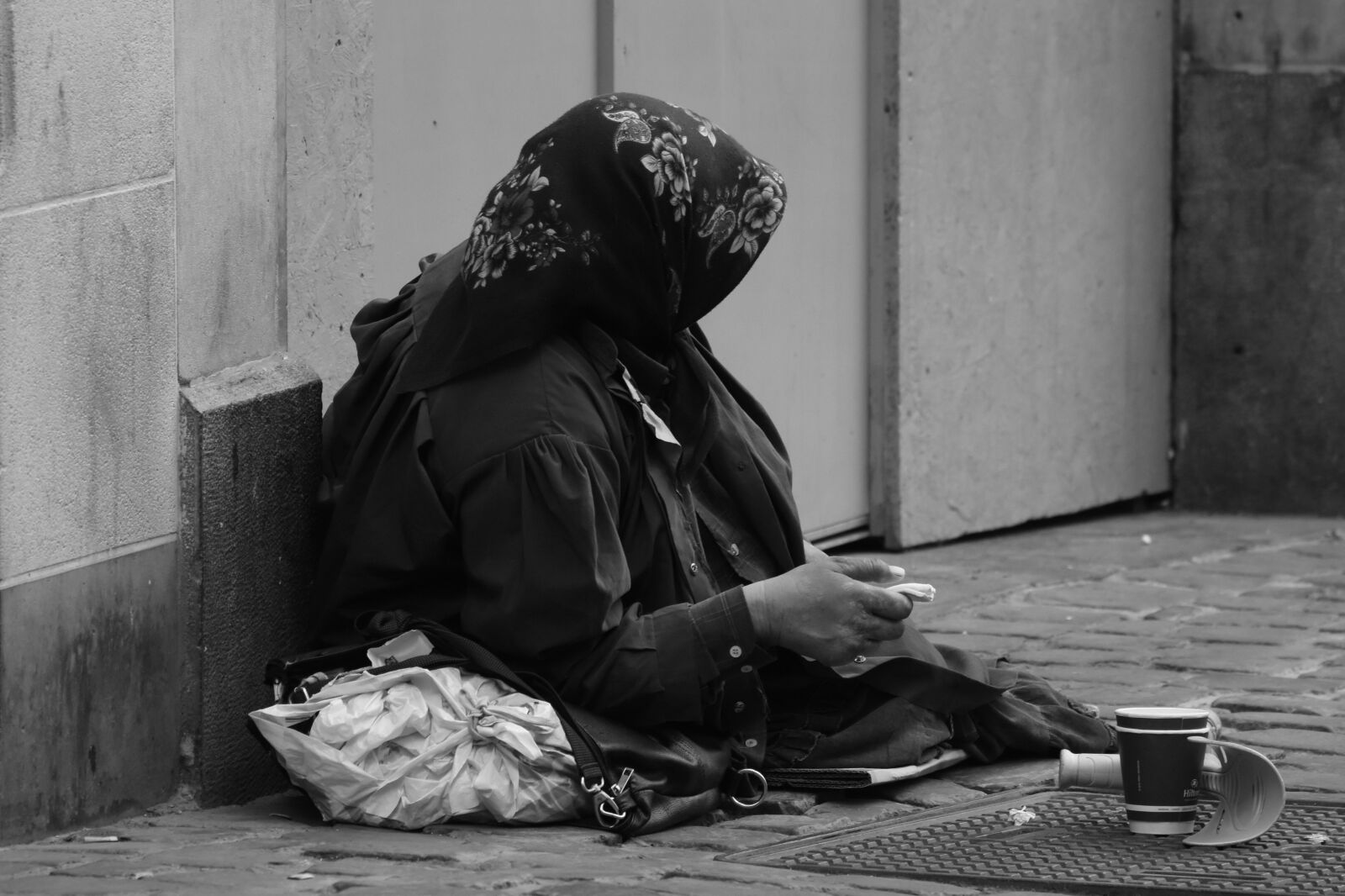 Nikon D7200 sample photo. Begging, woman, poverty photography