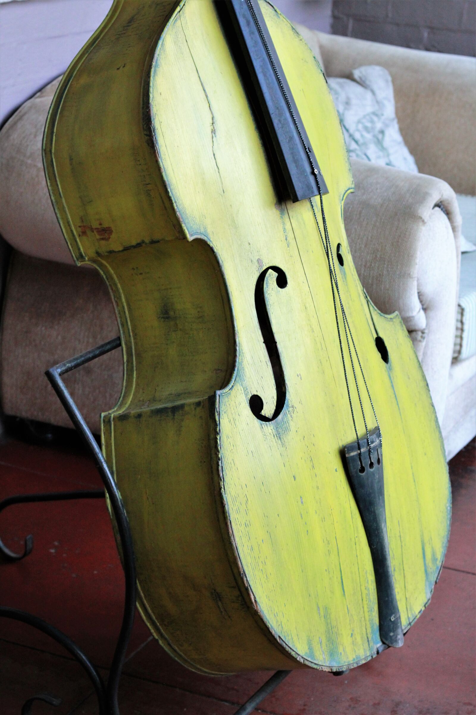 Canon EOS 1300D (EOS Rebel T6 / EOS Kiss X80) + Canon EF 50mm F1.8 II sample photo. Cello, instrument, music photography