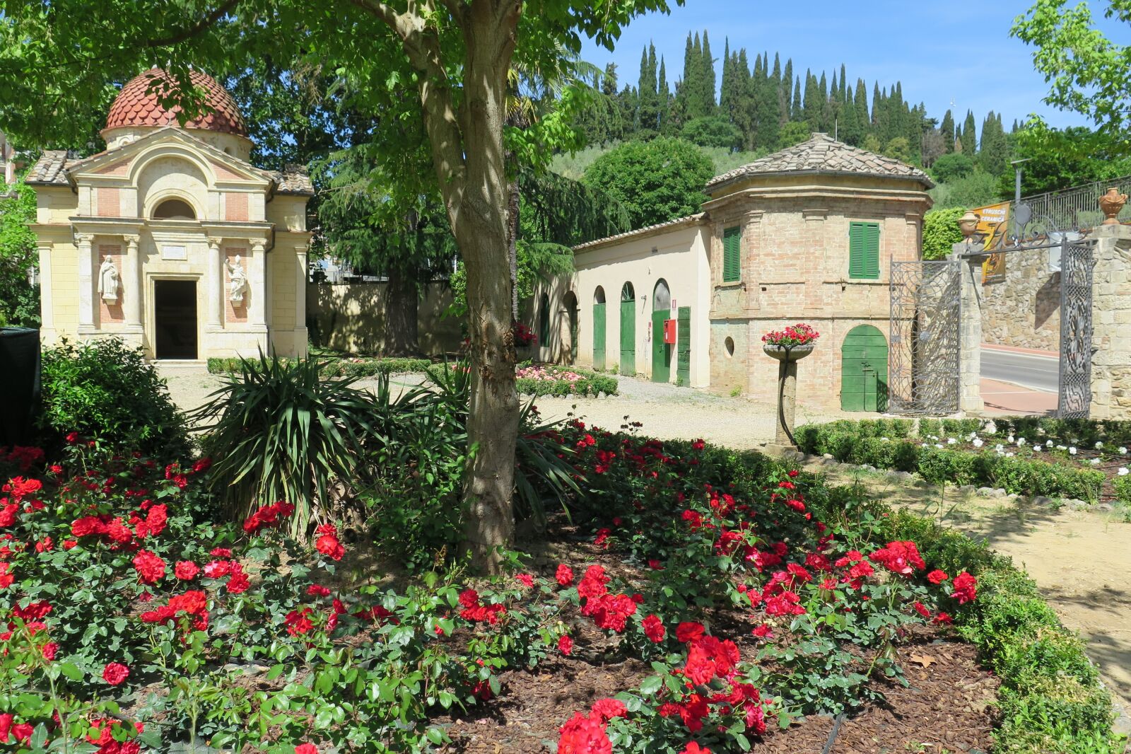 Canon PowerShot G16 sample photo. Chianciano terme, villa to photography