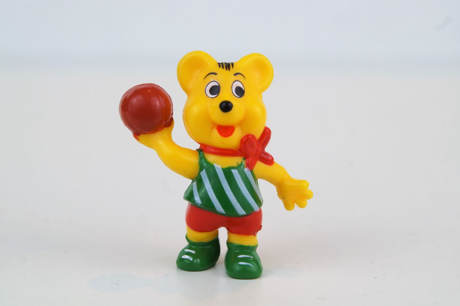 Sony DT 18-70mm F3.5-5.6 sample photo. Haribo, gummi bears, fruit photography