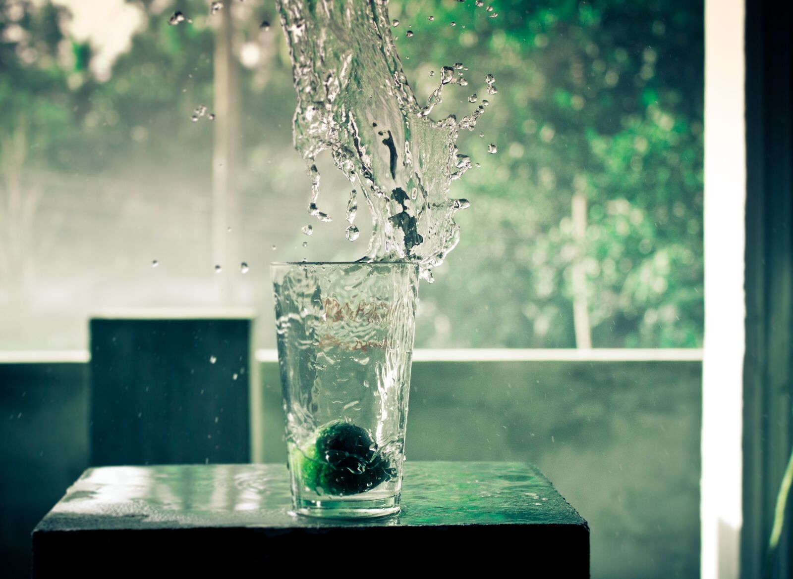 Canon EOS 600D (Rebel EOS T3i / EOS Kiss X5) sample photo. Window, glass, glass items photography