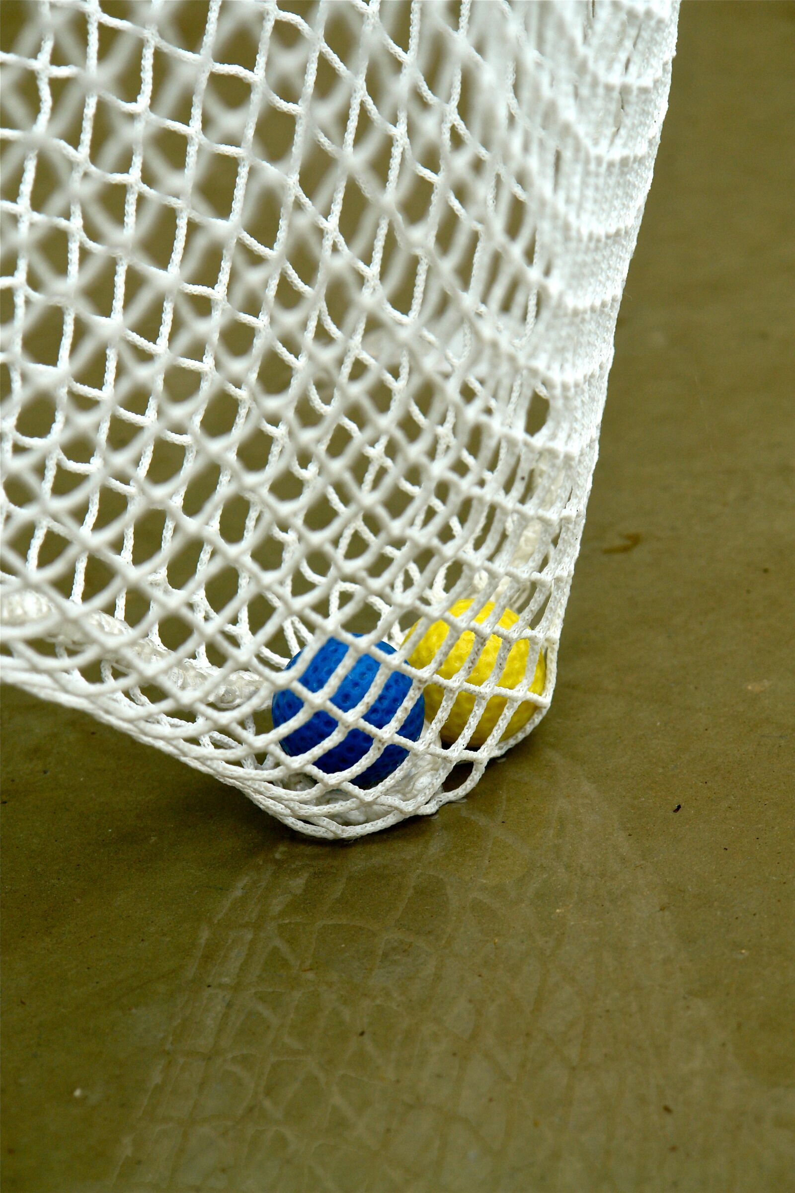 Sony DSC-R1 sample photo. Miniature golf, balls, web photography