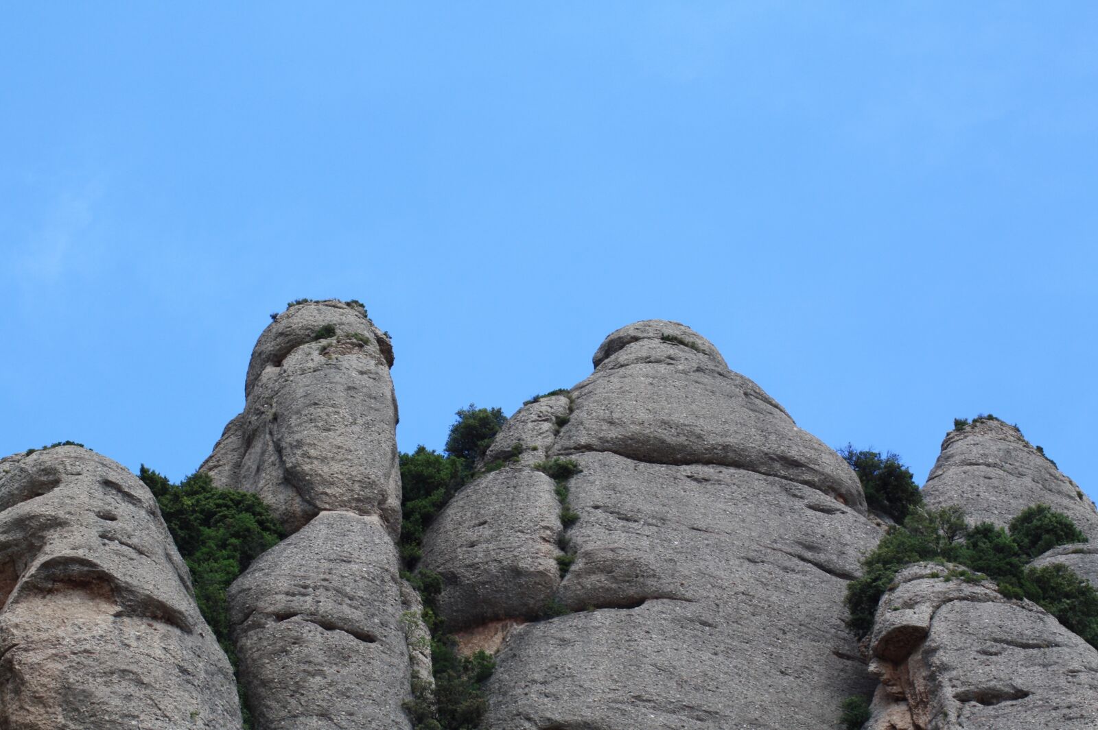 Canon EOS 450D (EOS Rebel XSi / EOS Kiss X2) sample photo. Rock, montserrat, mountains photography