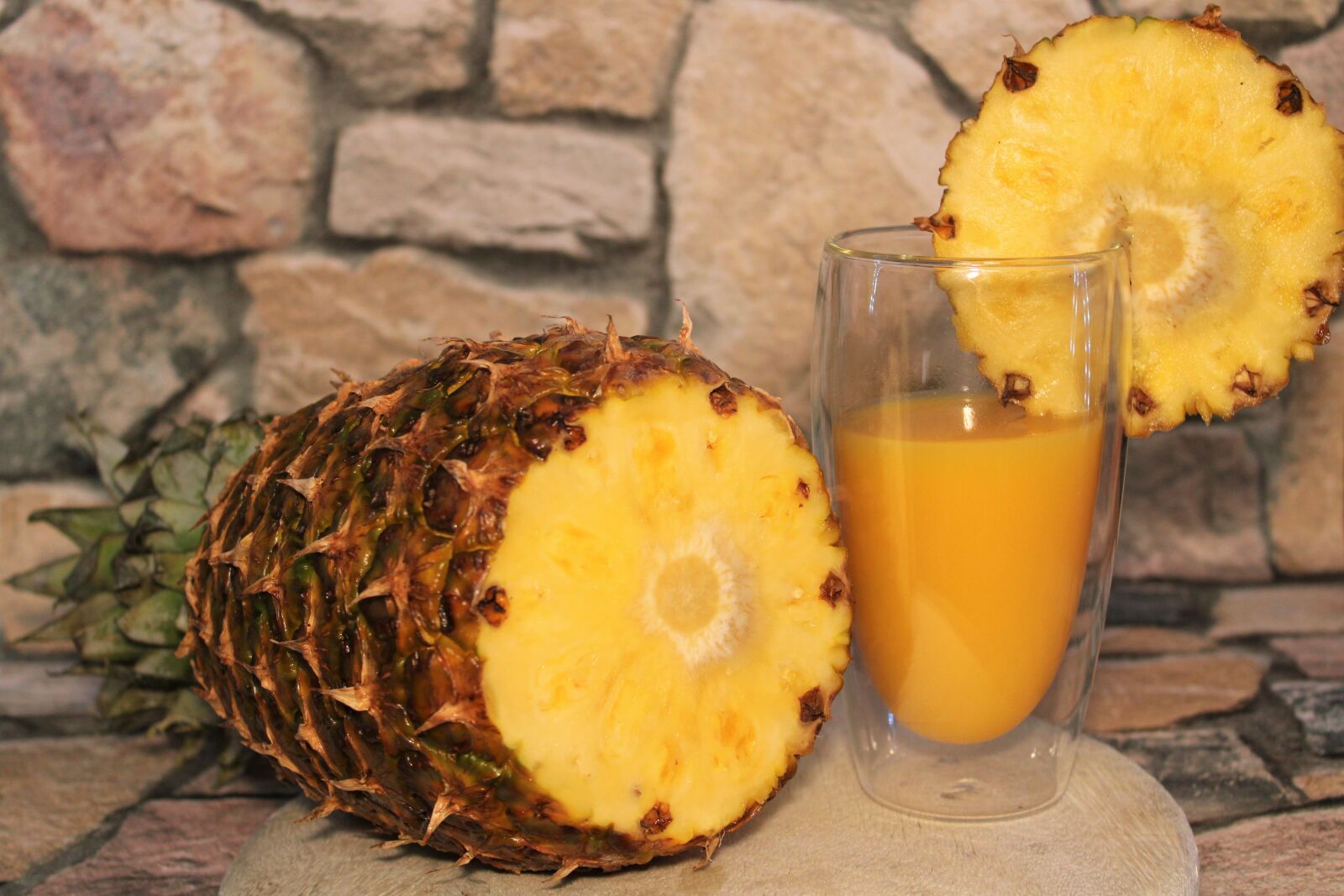 Canon EOS 2000D (EOS Rebel T7 / EOS Kiss X90 / EOS 1500D) sample photo. Pineapple, fruit, fruits photography