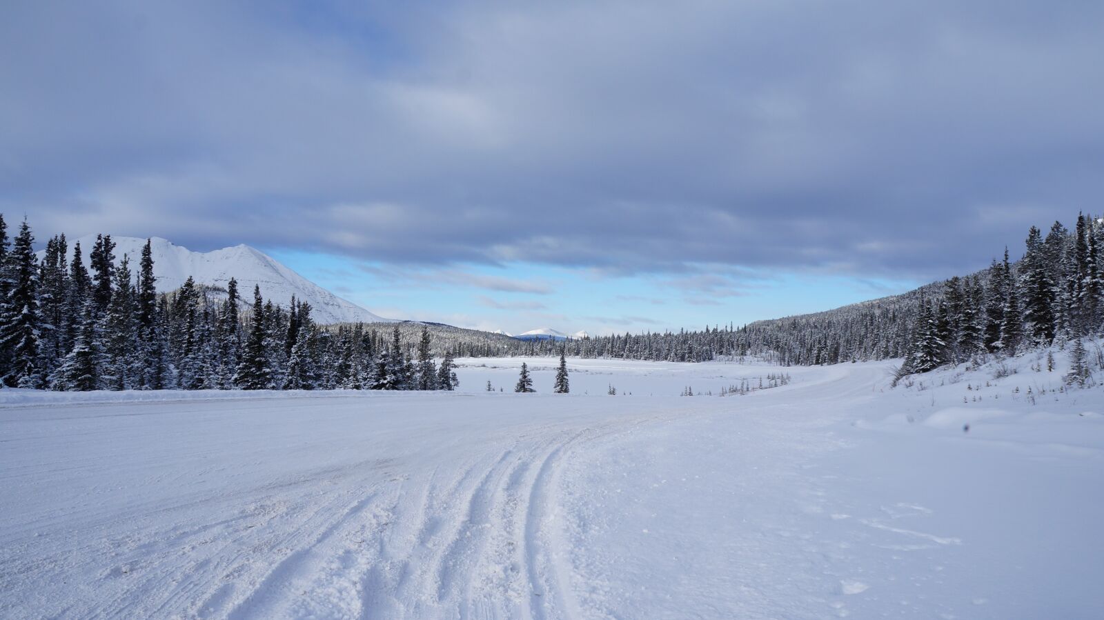 Sony Alpha NEX-F3 + Sony E 18-55mm F3.5-5.6 OSS sample photo. Alaska highway, summit lake photography