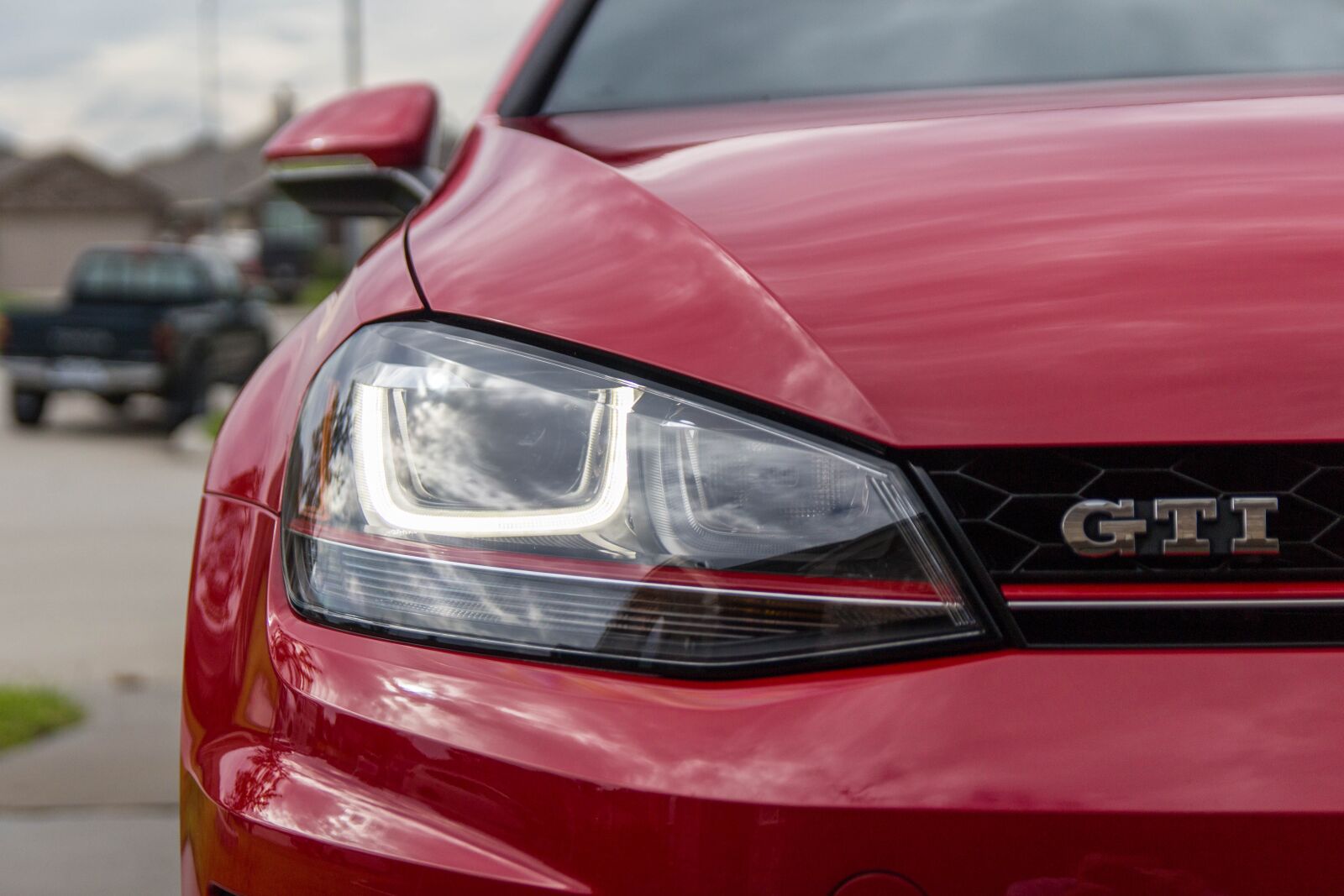 Canon EOS 100D (EOS Rebel SL1 / EOS Kiss X7) sample photo. Car, light, vw photography