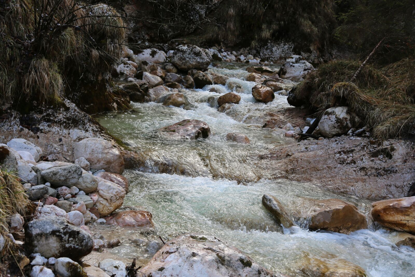 Canon EF 24-105mm F4L IS USM sample photo. Water, riverbed, stones photography