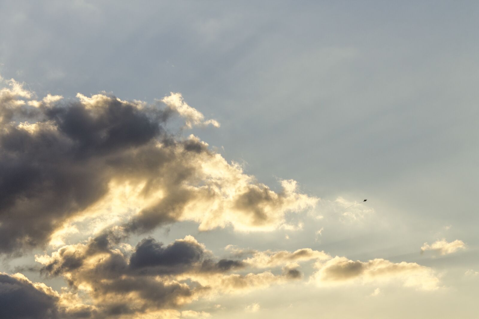 Canon EOS 1100D (EOS Rebel T3 / EOS Kiss X50) sample photo. Sky, kite, sunset photography