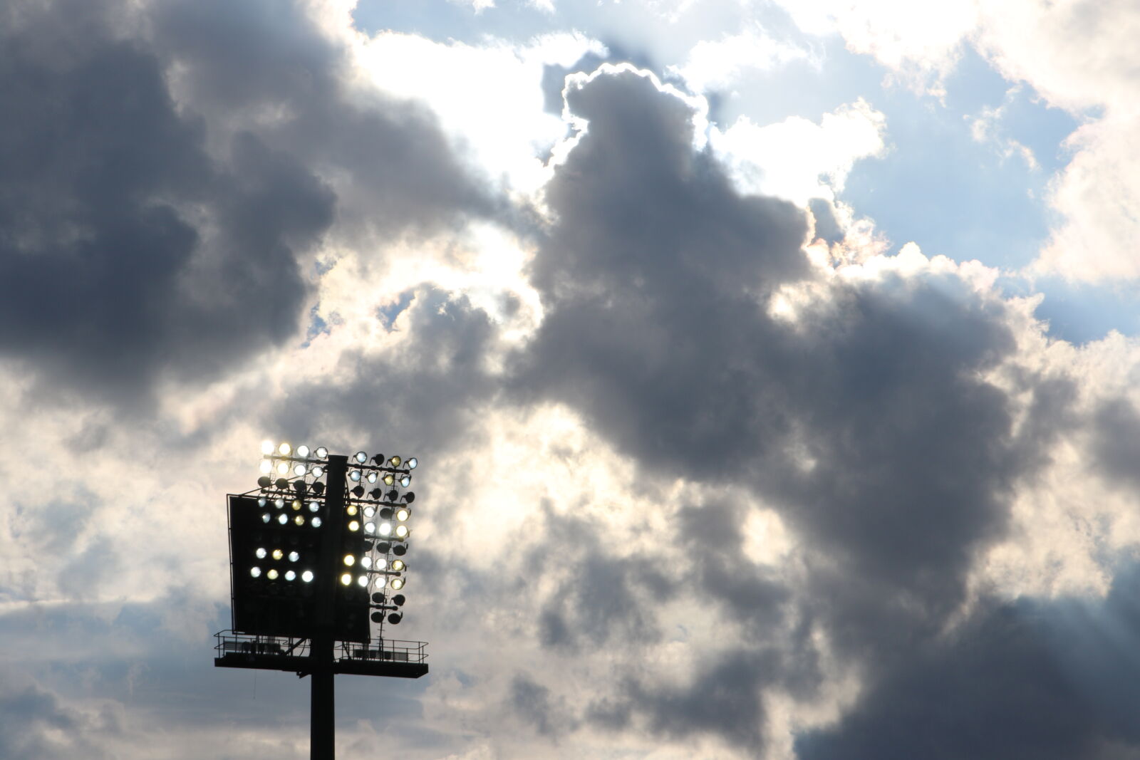 Canon EOS 7D Mark II sample photo. Blue, sky, clouds, lights photography