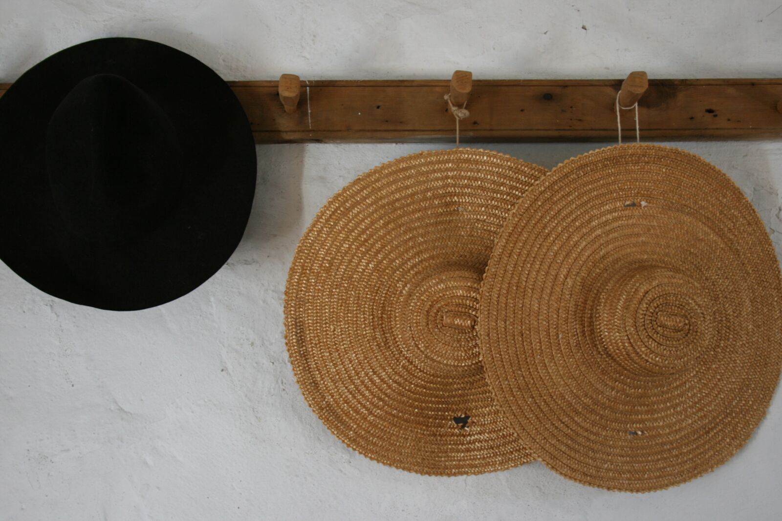 Canon EOS 400D (EOS Digital Rebel XTi / EOS Kiss Digital X) sample photo. Hat, hats, amish photography